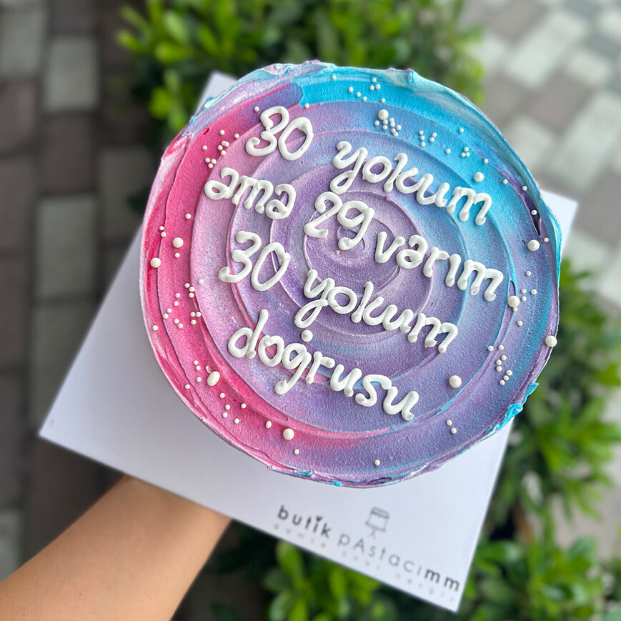 30 Yaş Esprili Yazılı Pasta