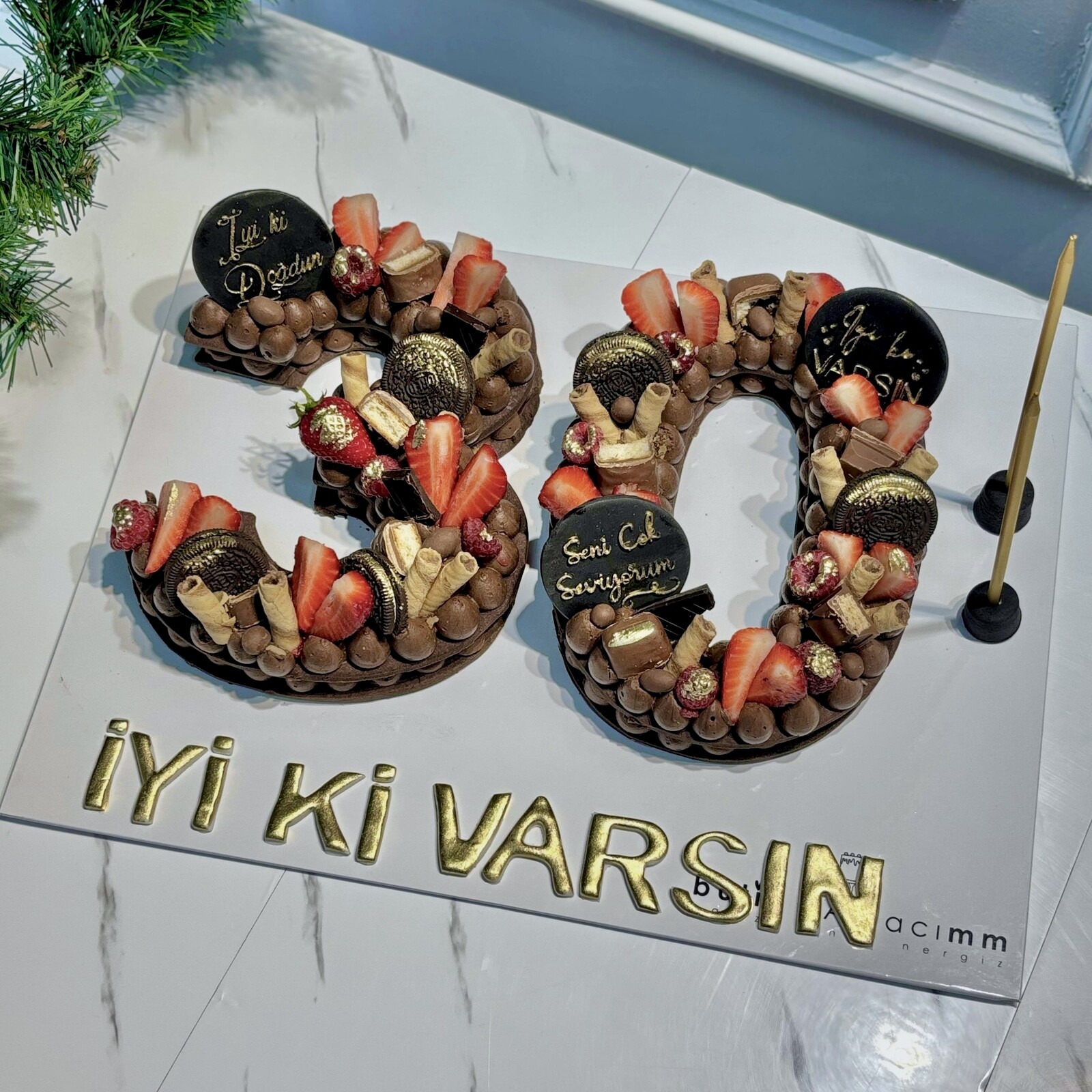 30 Yaş Rakamlı Çikolatalı Pasta