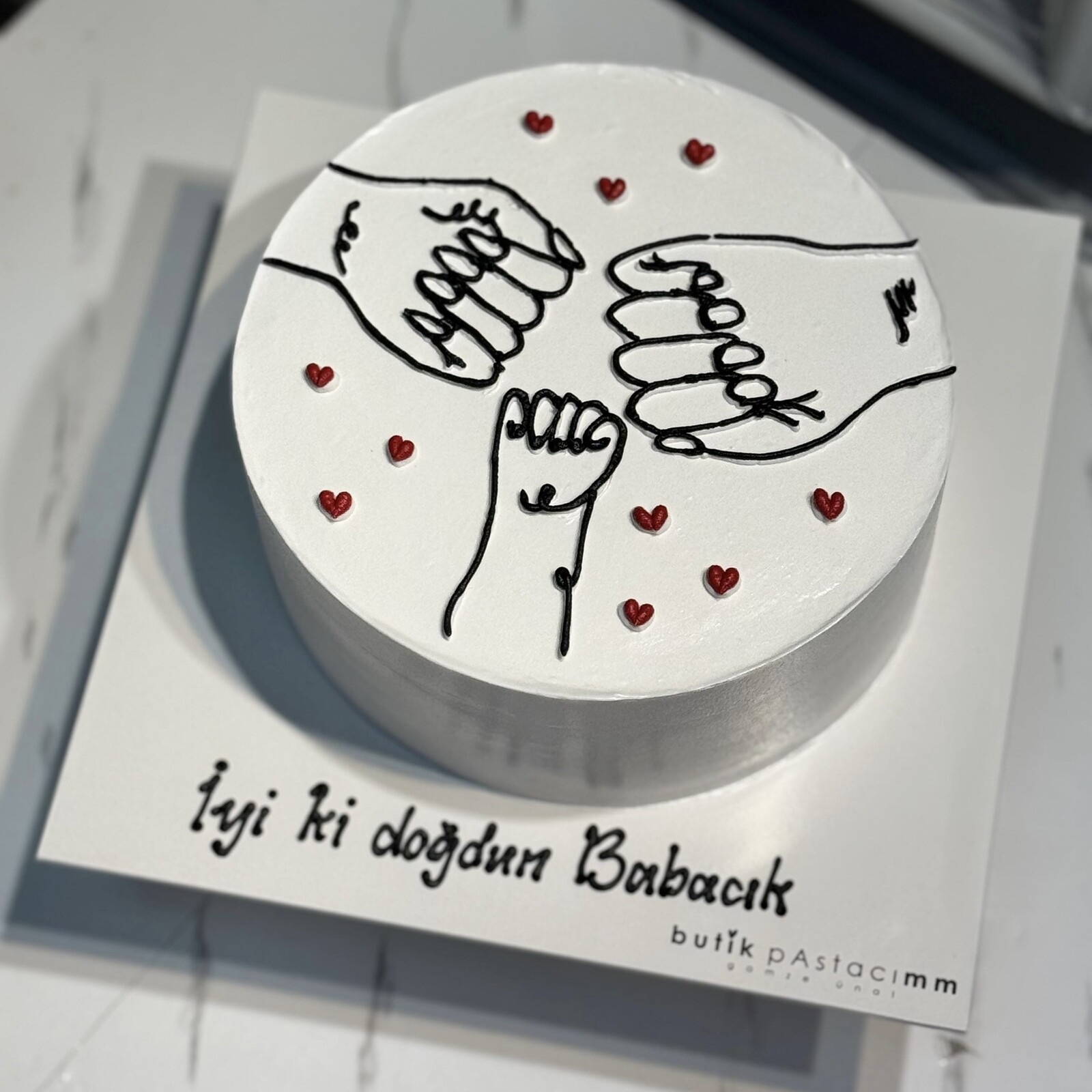 Aile Çizimli Pasta 3