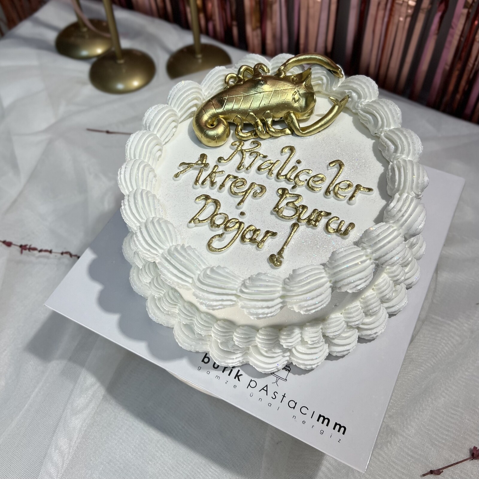 Akrep Burcu Pastası