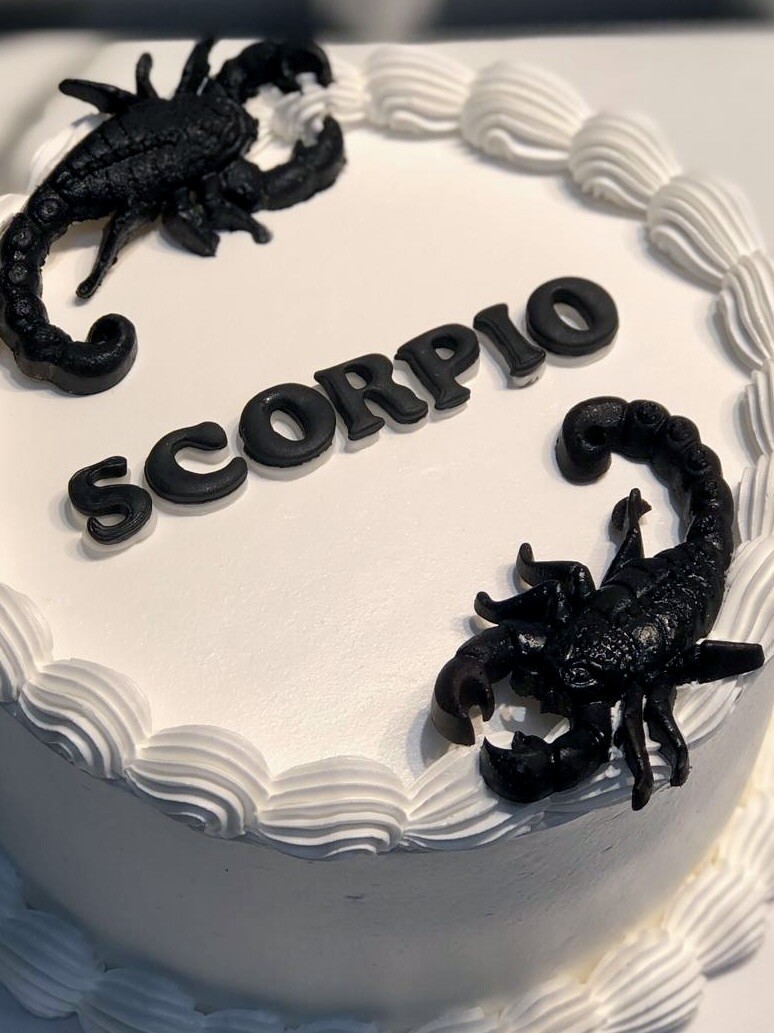 Akrep Burcu Yazılı Pasta