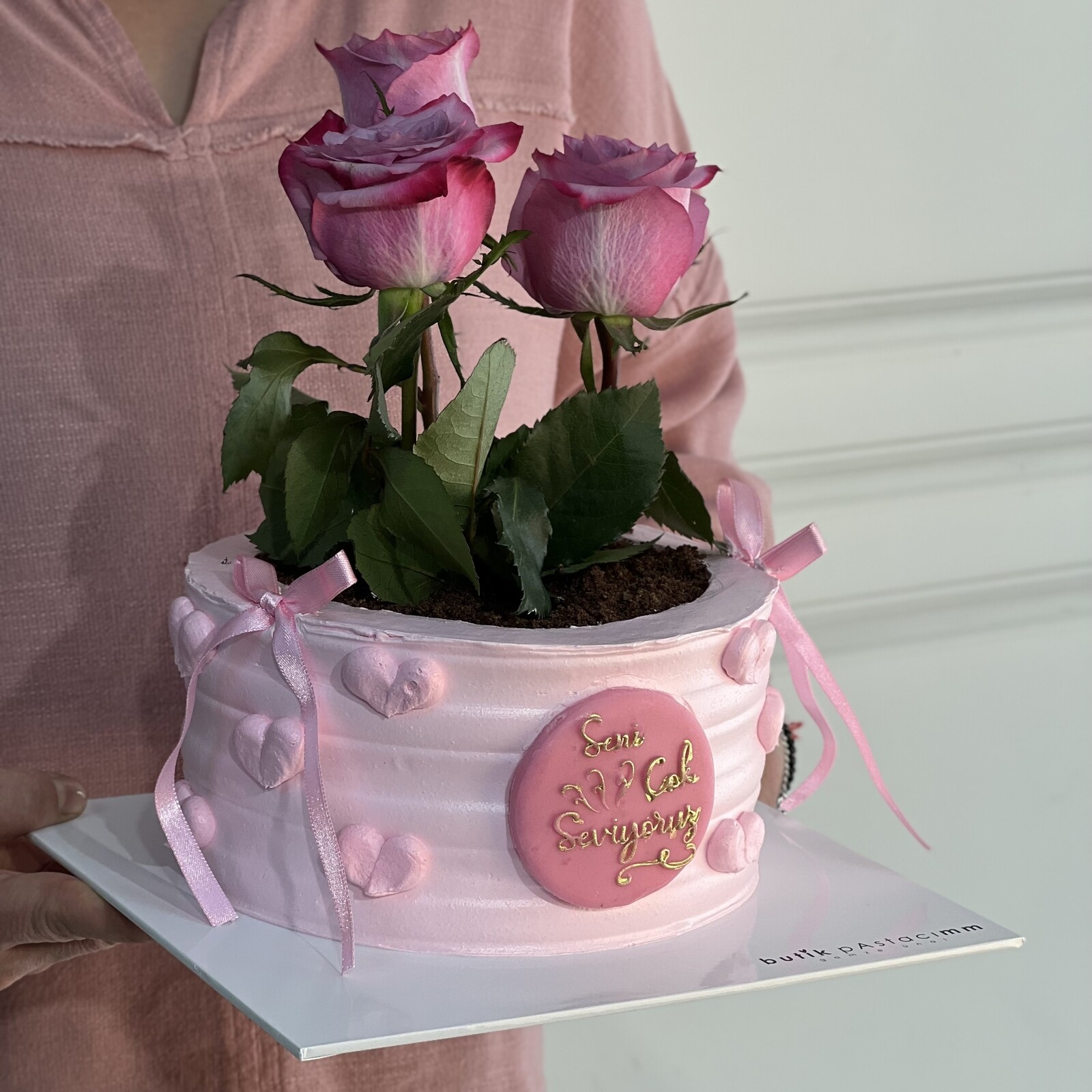 Anneler Günü Pastası (Saksıda Pembe Güllü Kurdeleli Pasta)