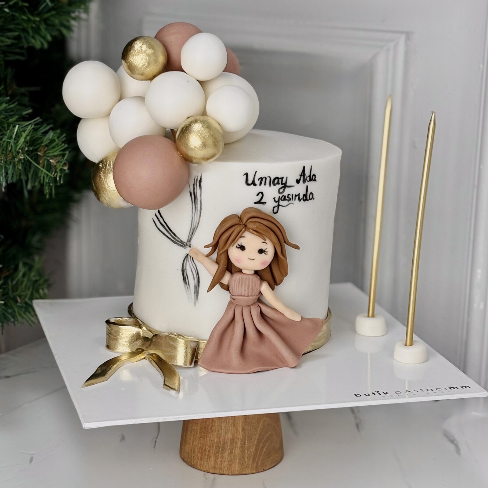 Balon Tutan Kız Çocuk Pastası