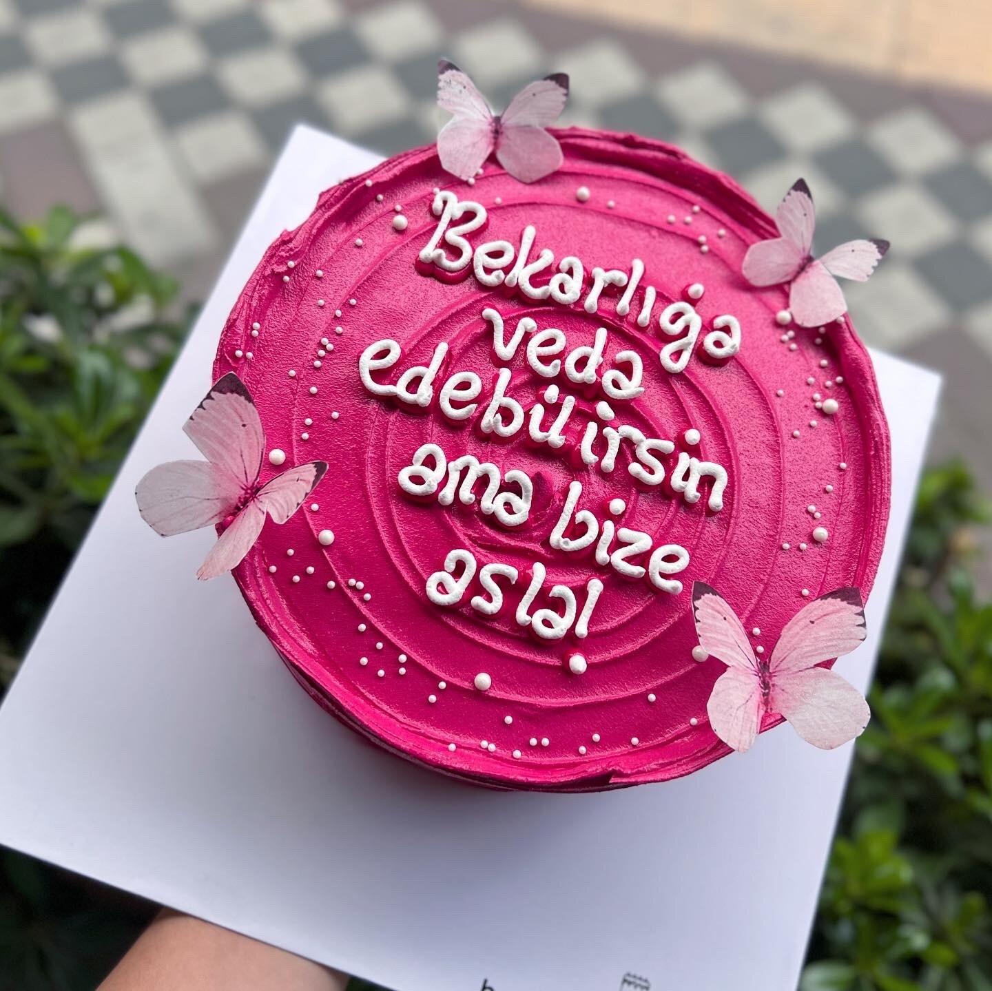 Bekarlığa Veda Edebilirsin Ama Bize Asla Yazılı Pasta