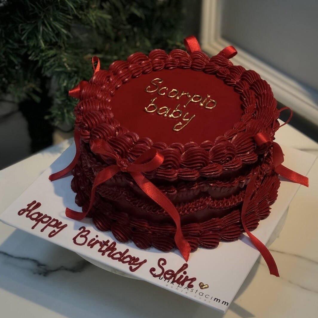 Bordo Retro Dizaynlı Kurdeleli Yazılı Pasta (Gold)