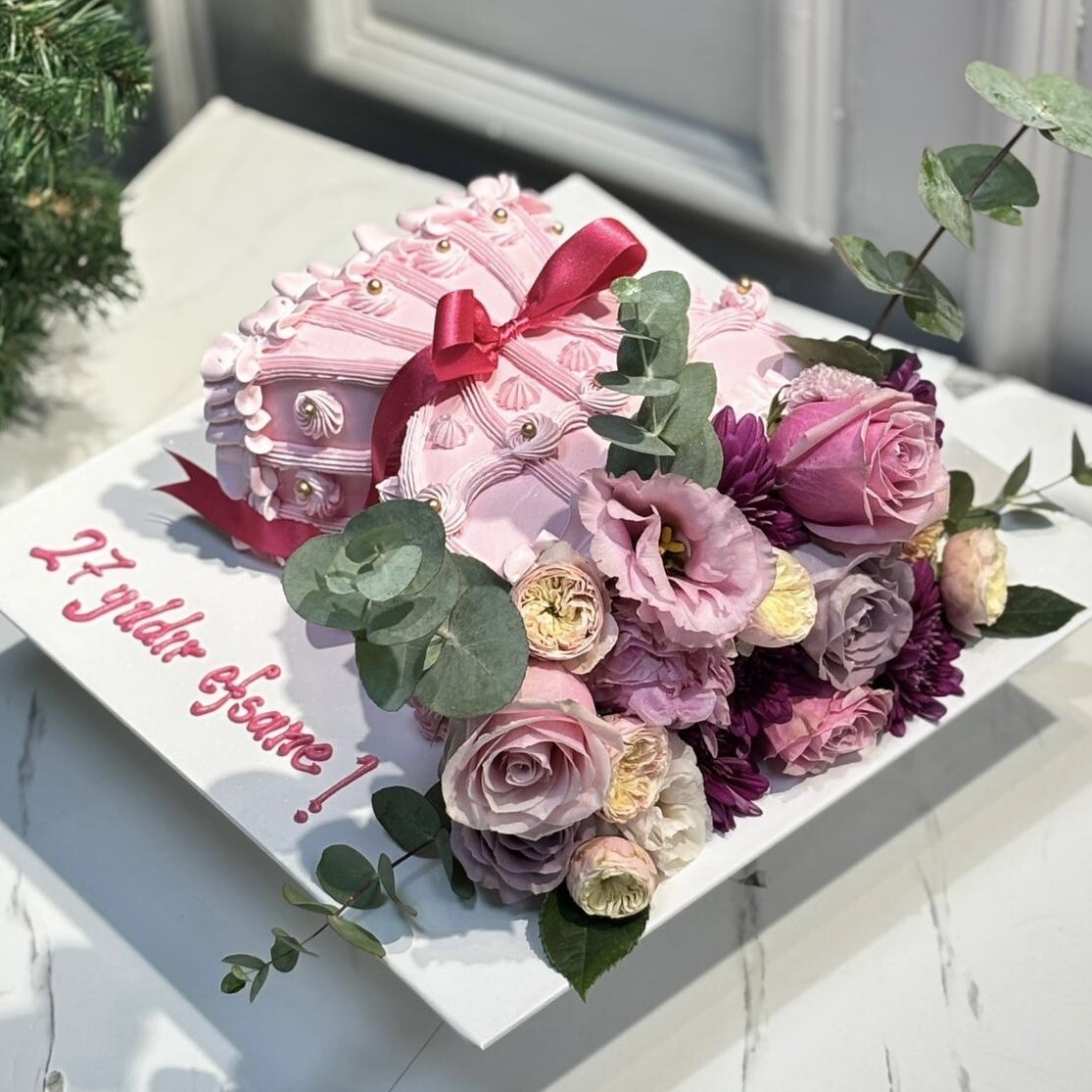 Çiçek Buketi Tasarım Pasta (Pembe Çiçek Demeti Pasta)