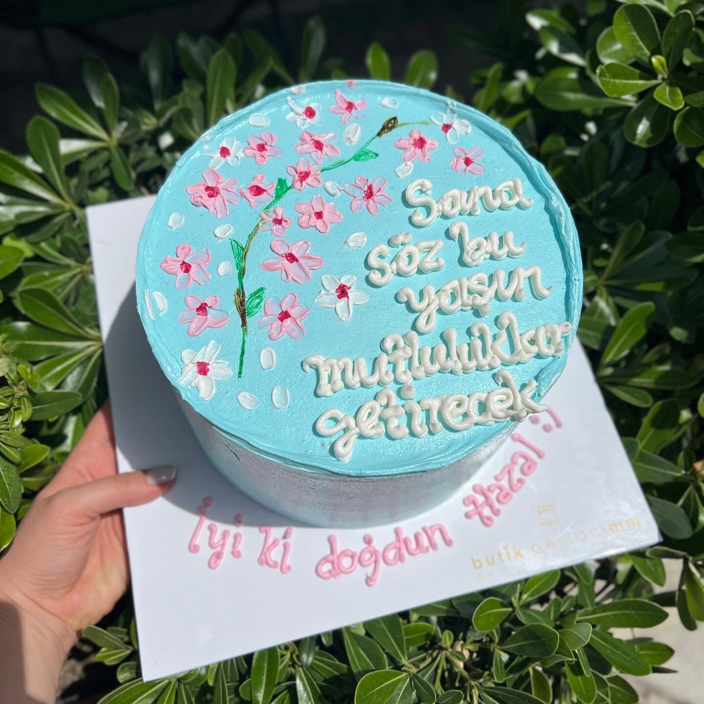 Çiçek Çizim Detaylı Yazılı Pasta