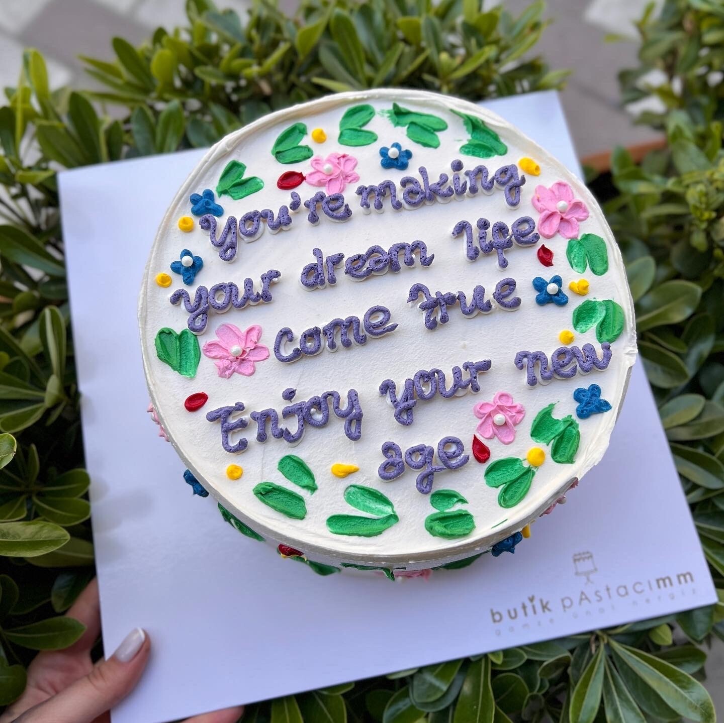 Çiçek Dizaynlı Yazılı Pasta