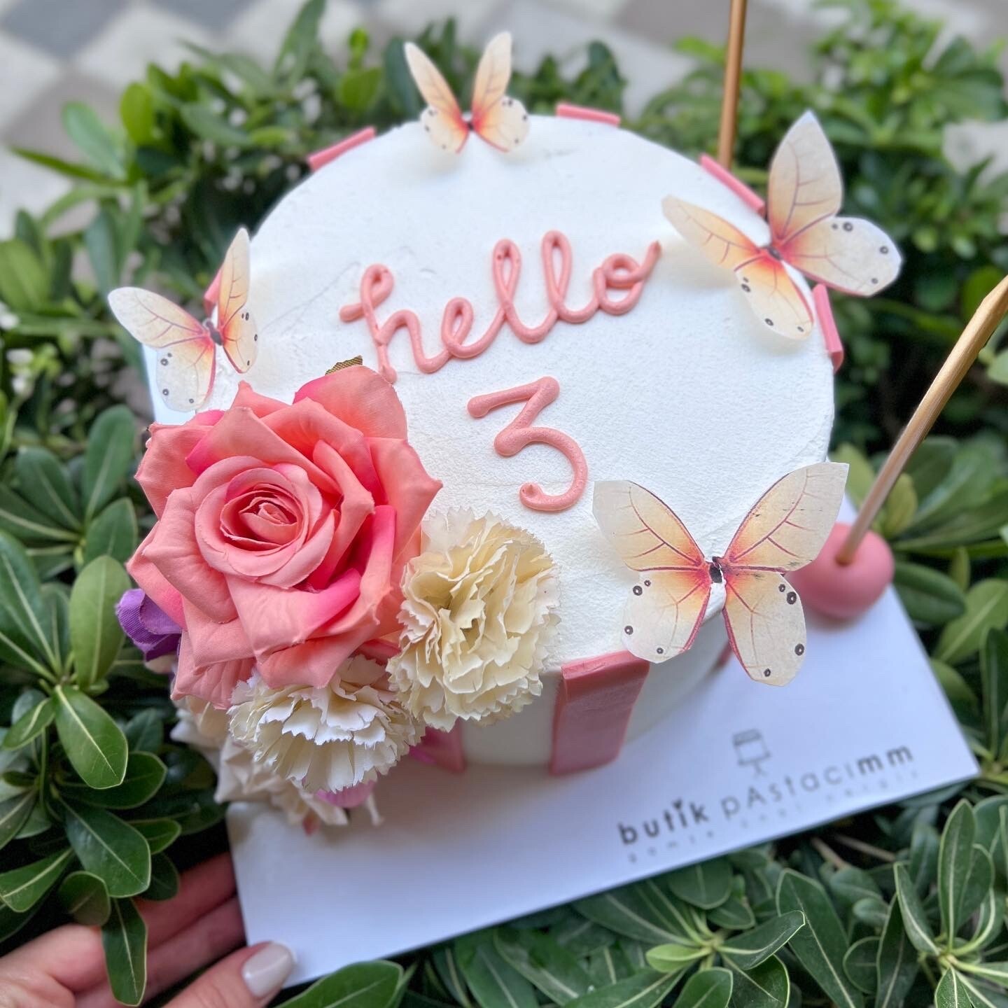 Çiçekli Konsept Yazılı Pasta