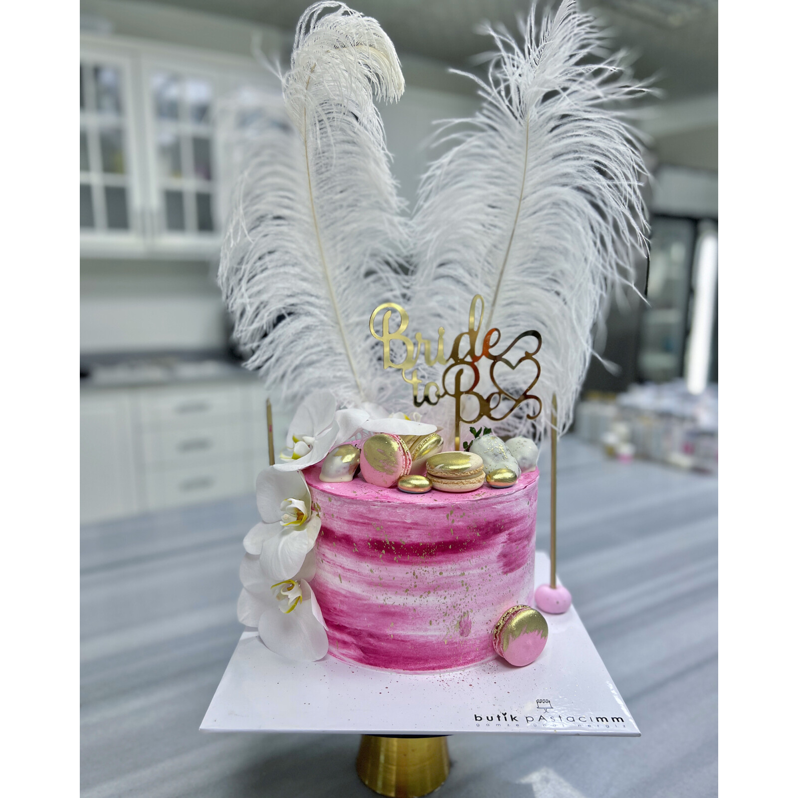 Çiçekli Tüylü Bride Pastası