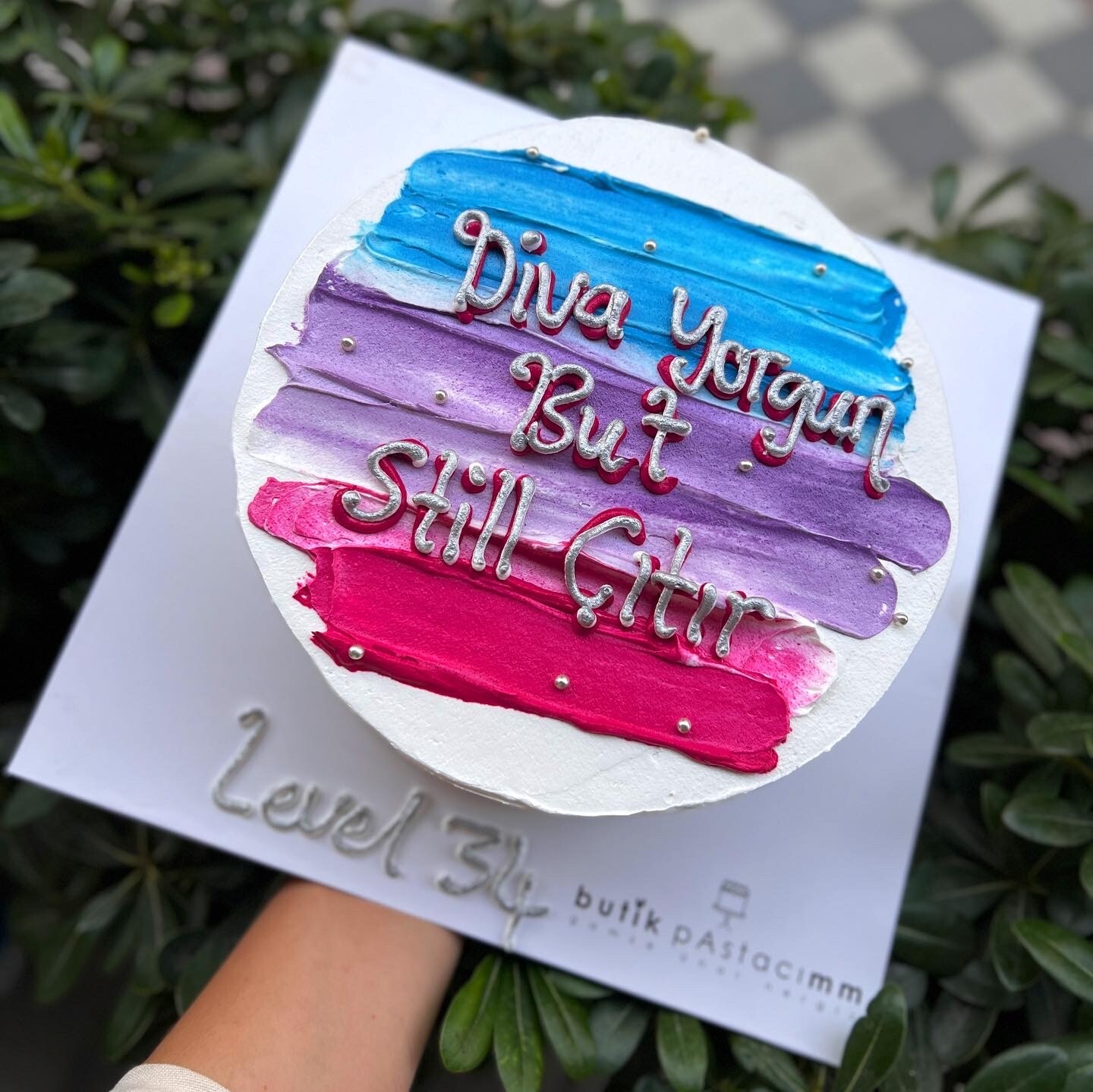 Diva Yorgun Yazılı Pasta
