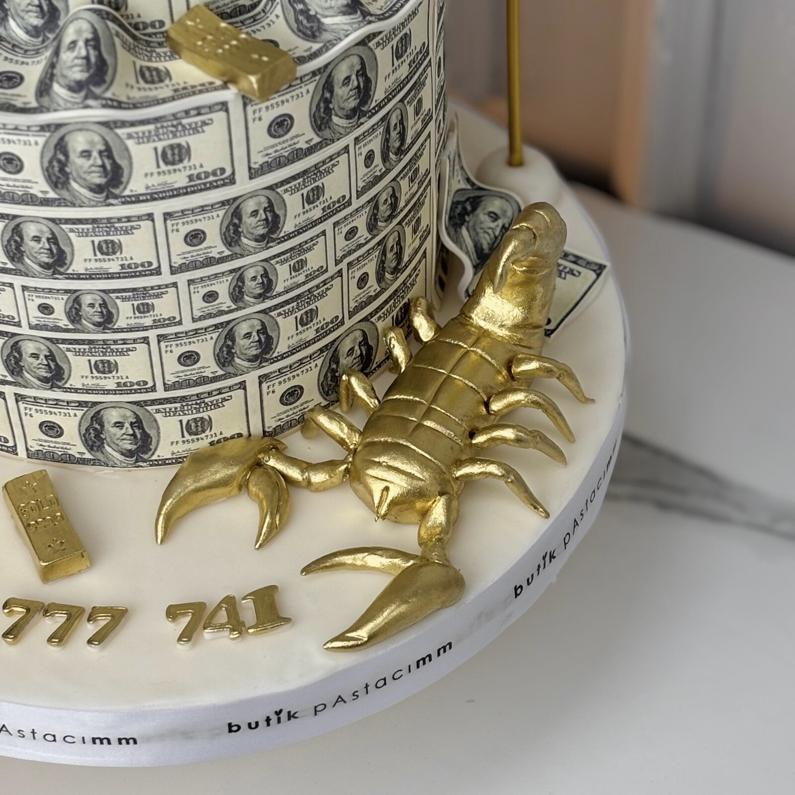 Dolar Detaylı Akrep Burcu Pastası