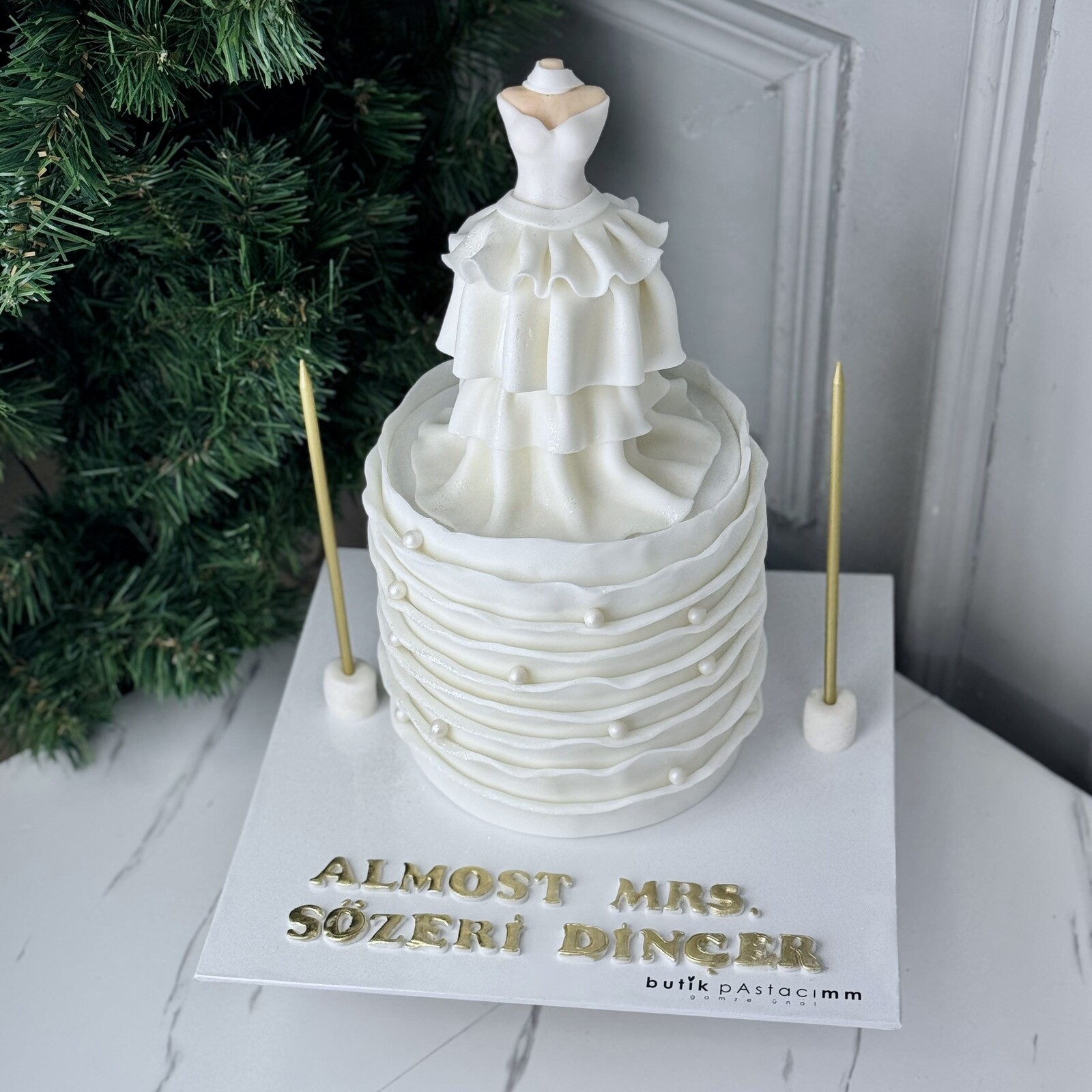 Gelinlikli Bekarlığa Veda Pastası