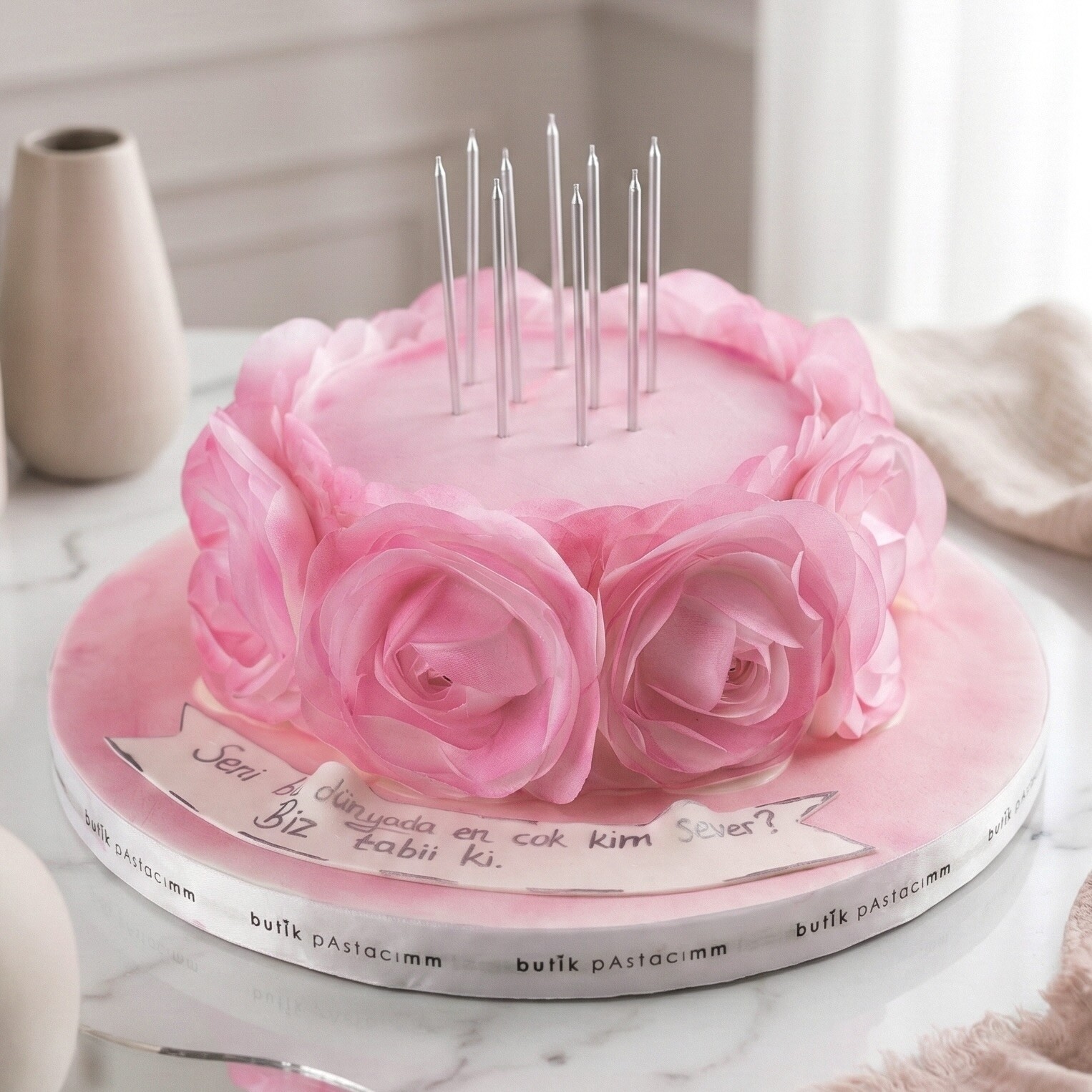 Gül Detaylı Özel Tasarım Pasta - Pembe-