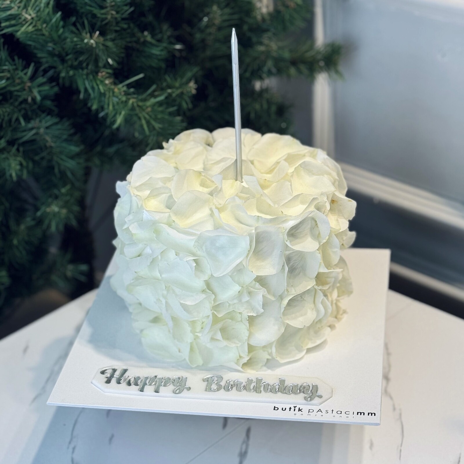 Gül Yapraklı Özel Tasarım Pasta