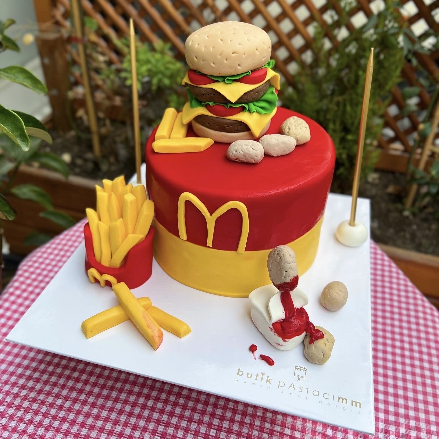 Hamburger Patatesli Tasarım Pasta