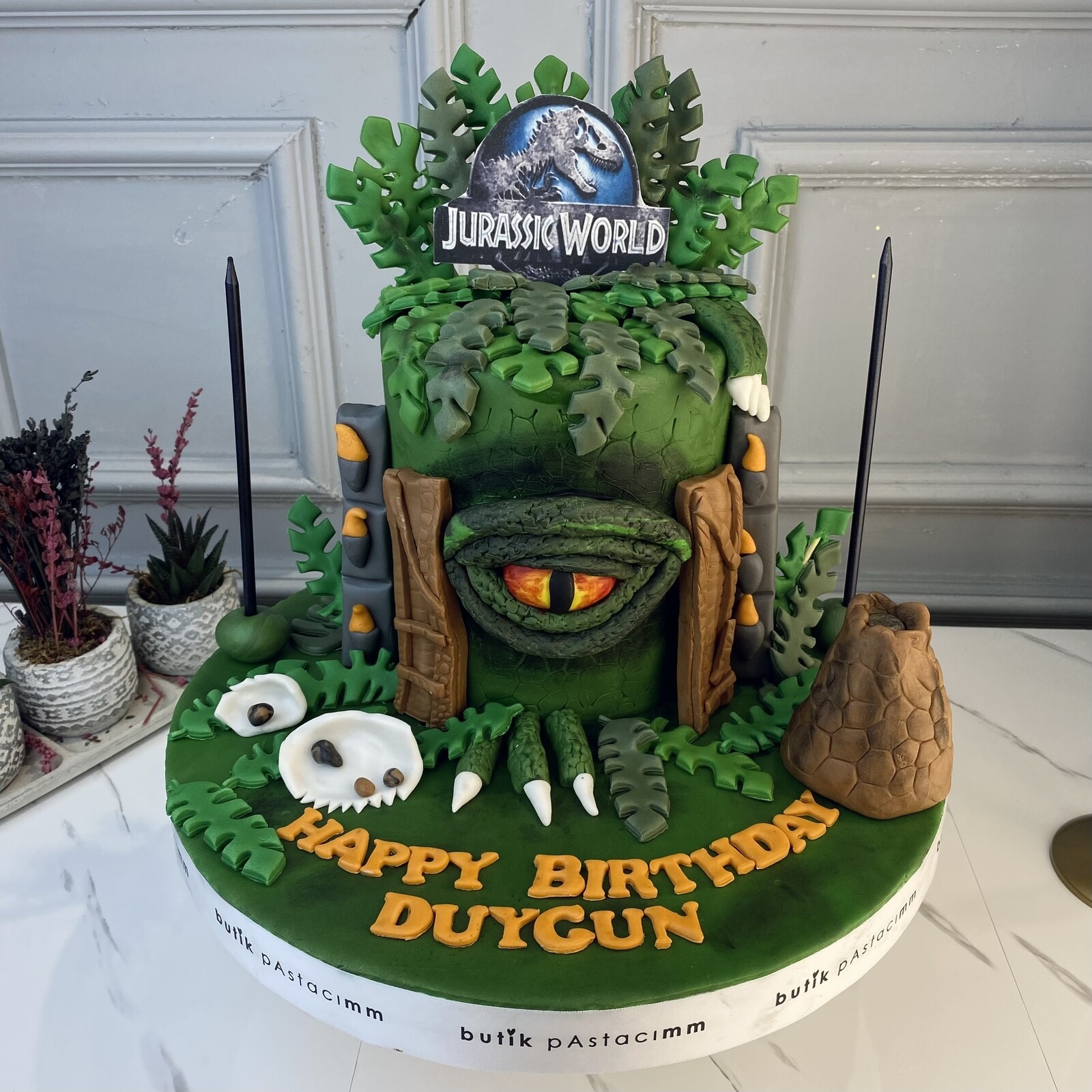 Jurassic World Dinazorlu Pasta