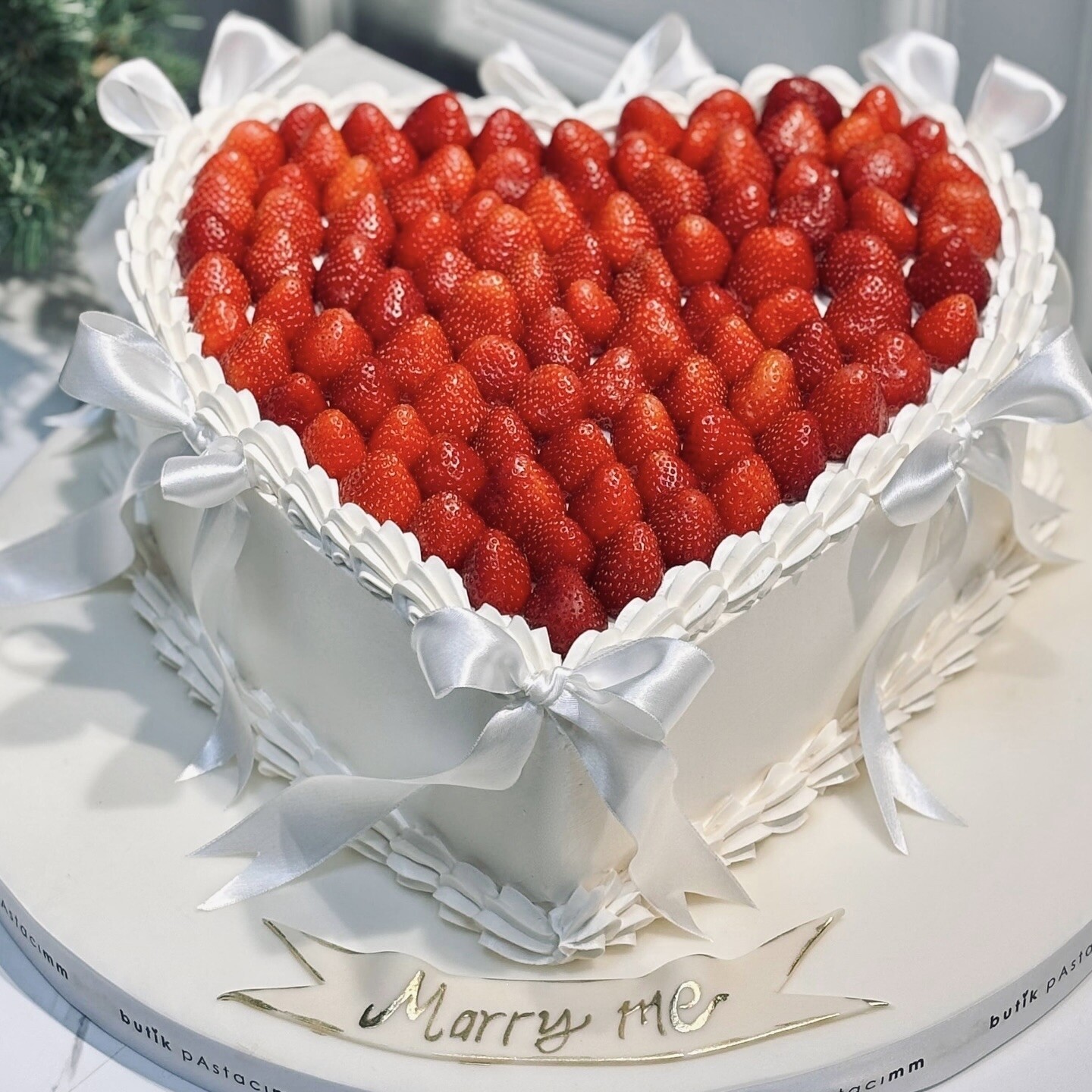 Kalpli Meyveli Pasta (Meyve Süslemeli Nişan-Düğün Pastası)