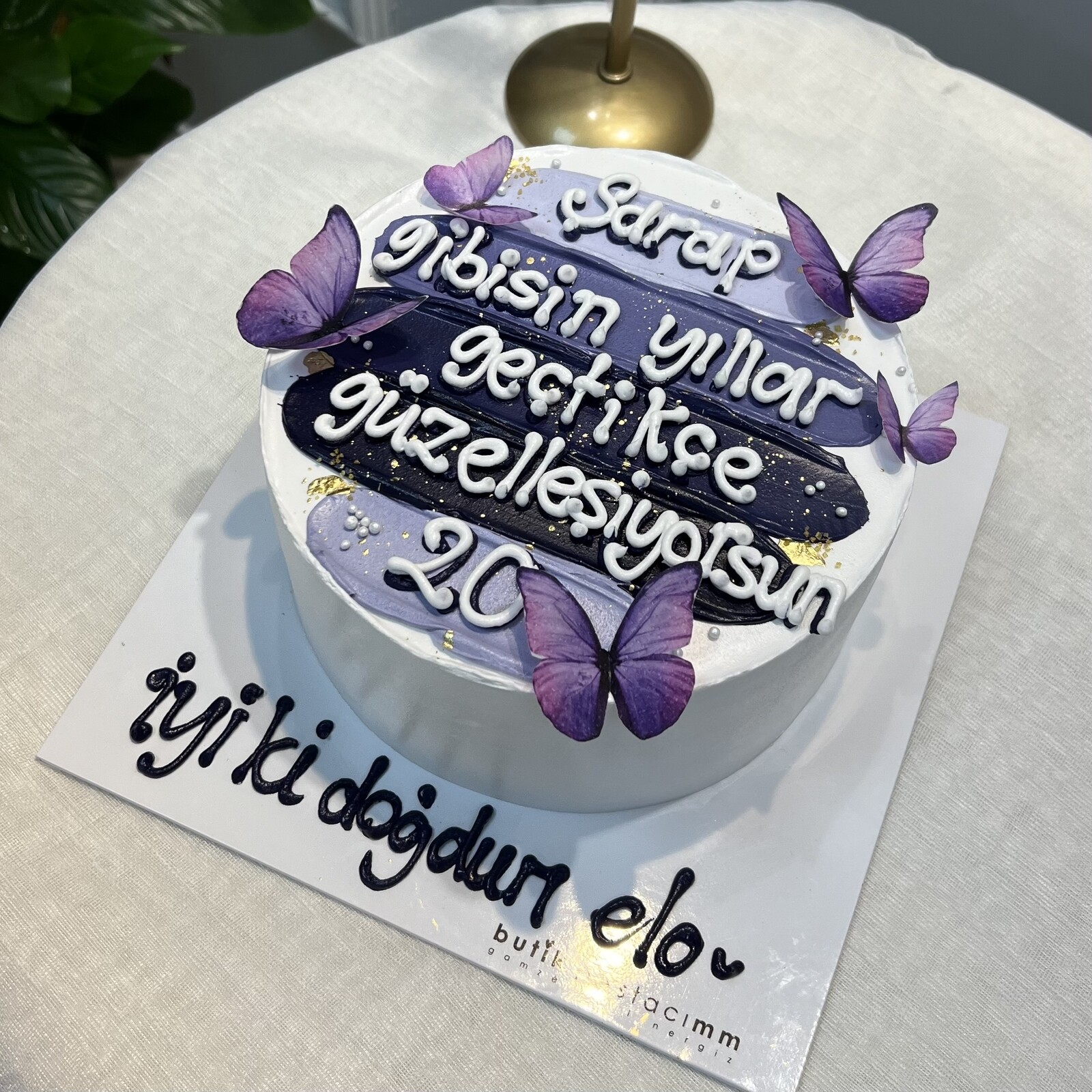 Kelebek Detaylı Yazılı Pasta