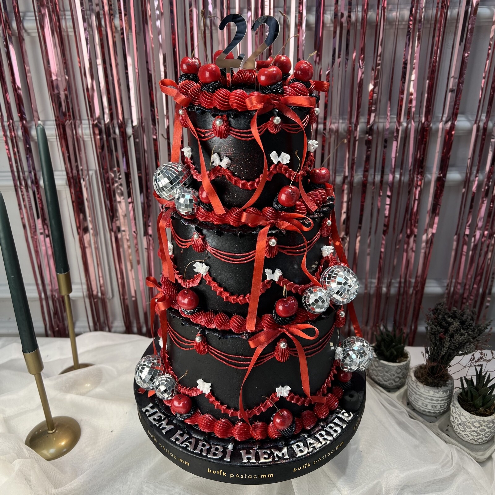 Kırmızı Simli Özel Tasarım Pasta