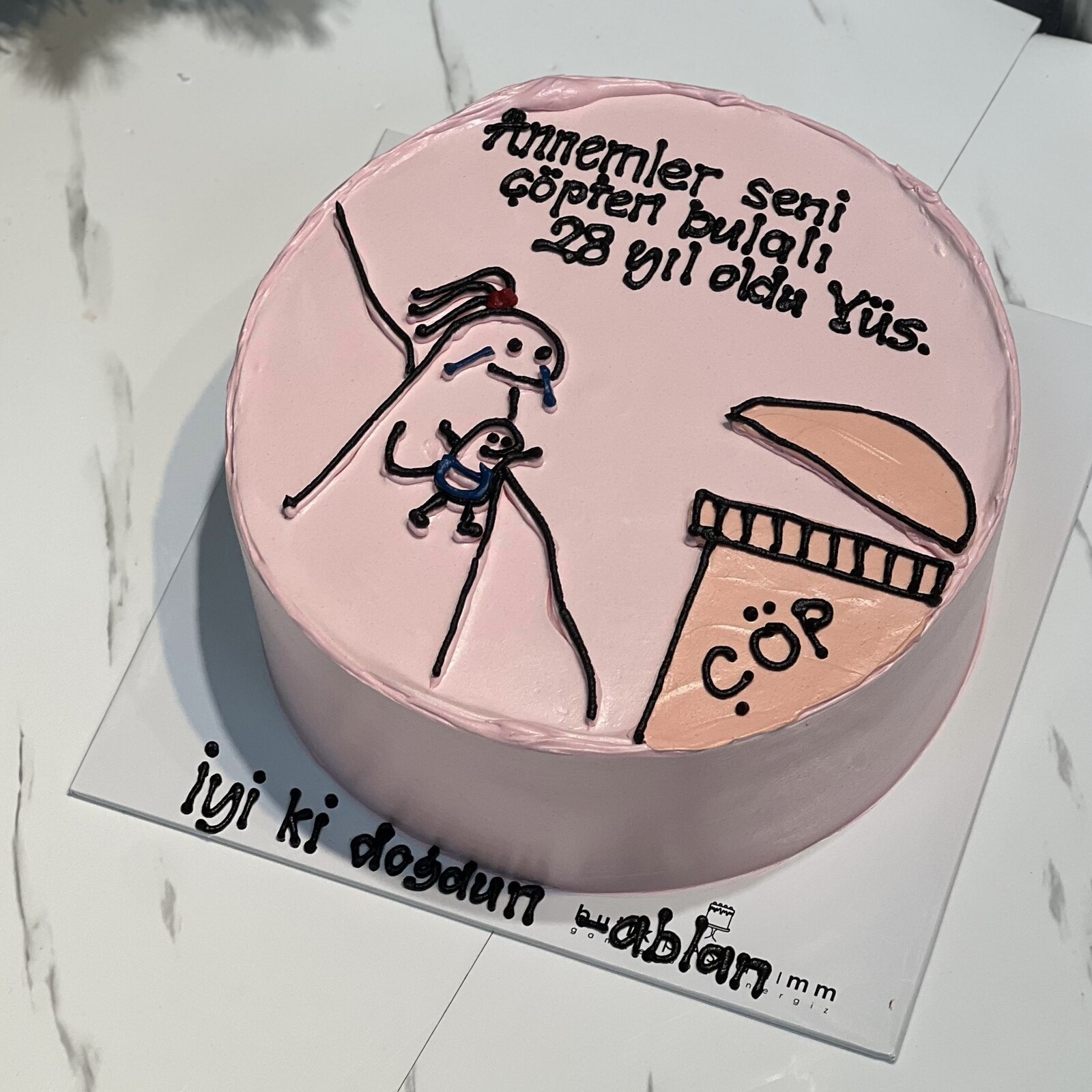 Komik Kardeş Pastası - Seni Çöpten Aldık Pastası (Pembe)