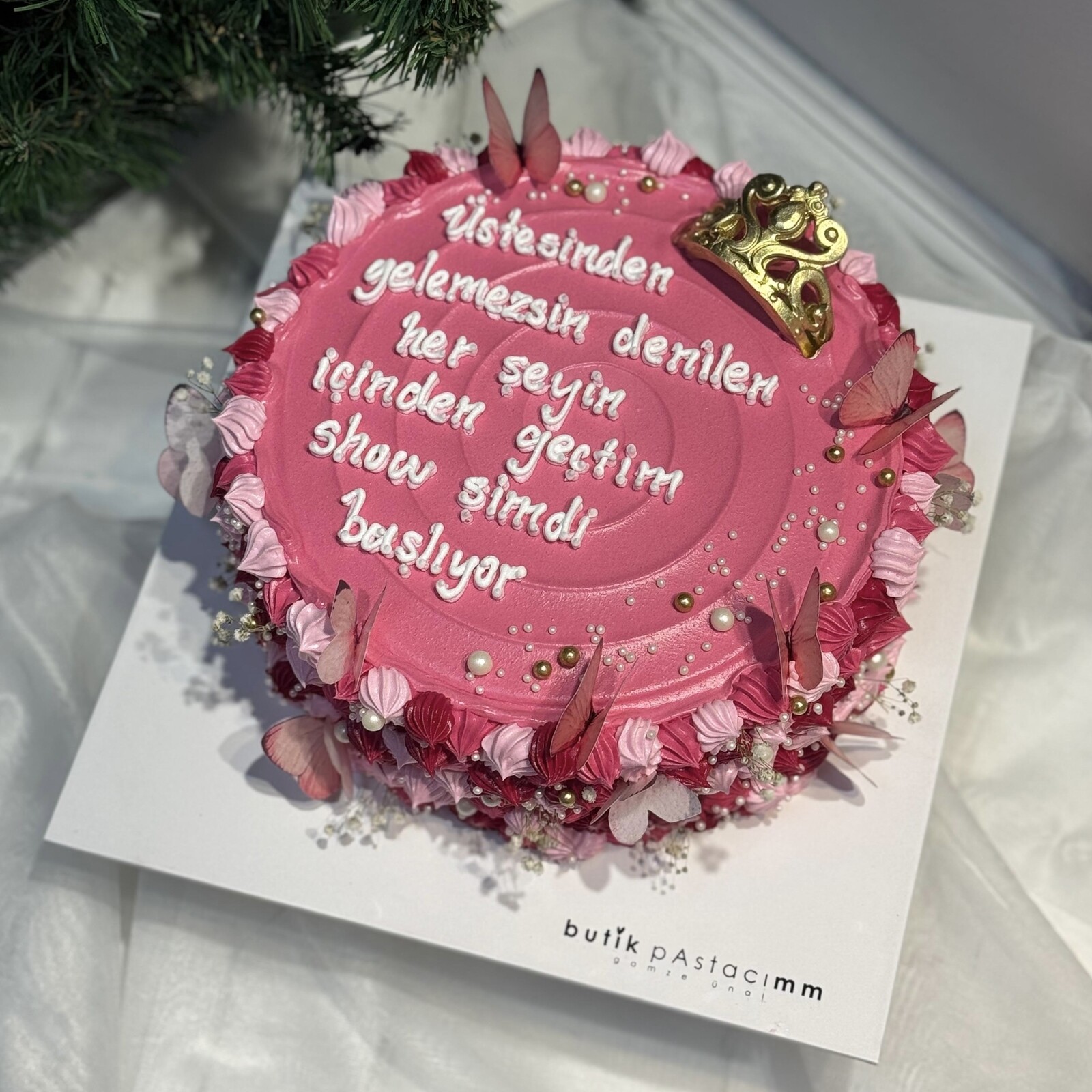 Kraliçe Taçlı Süslü Yazılı Pasta