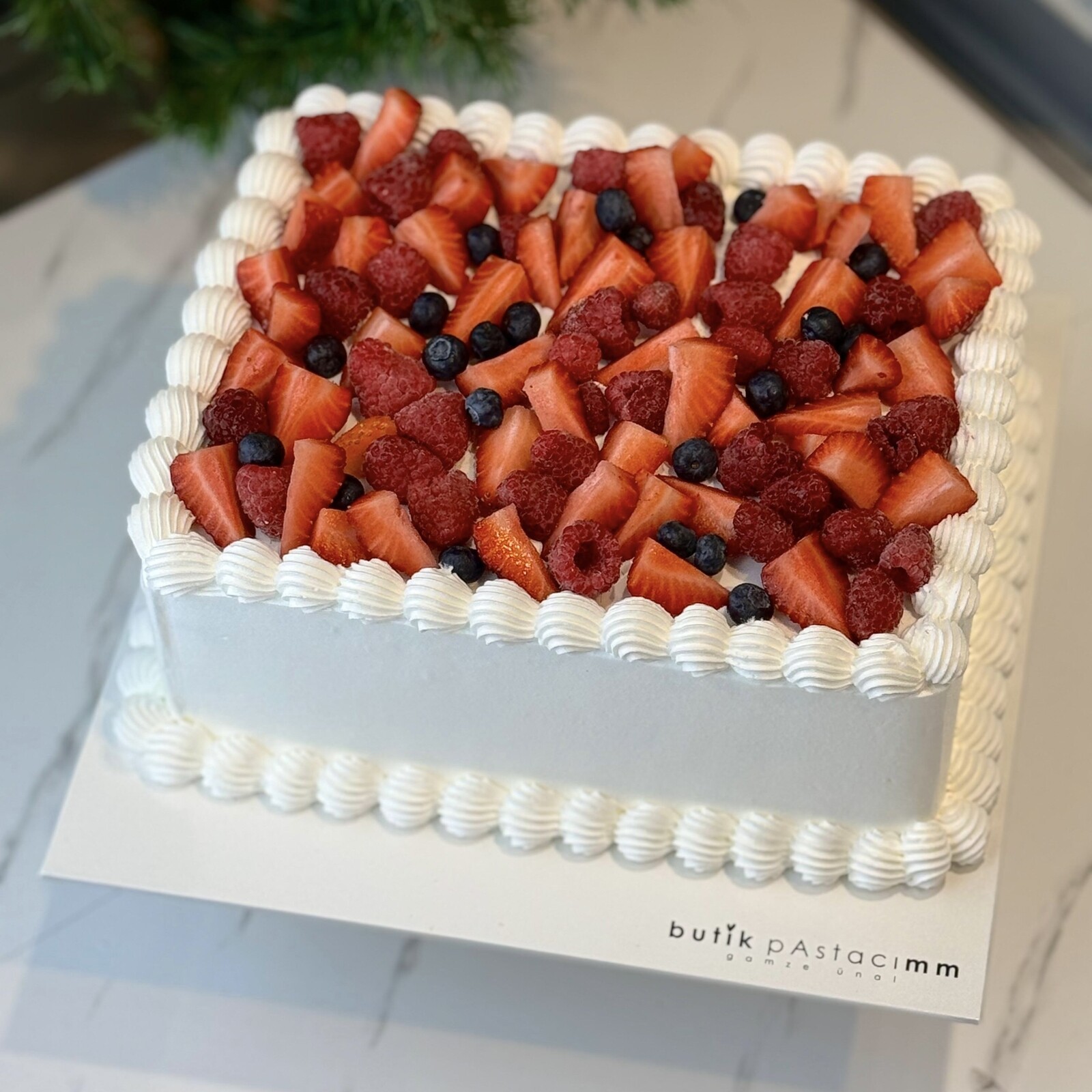 Kremalı Taze Meyveli Pasta