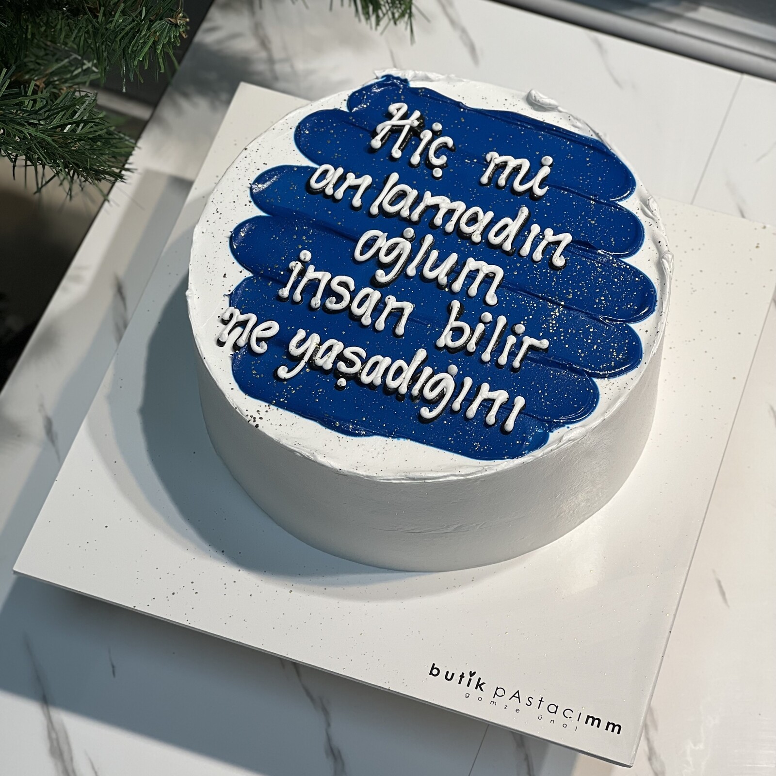 Lacivert Şeritli Yazılı Pasta