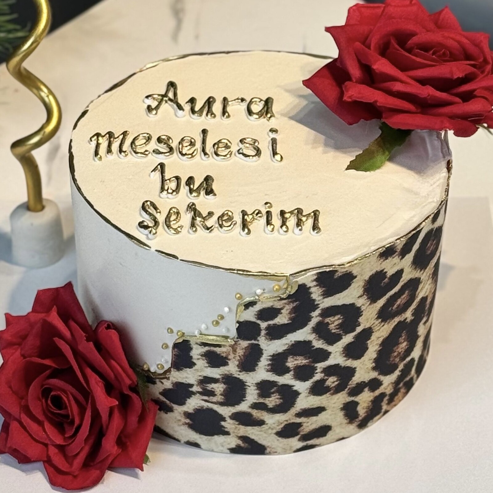 Leopar Dizaynlı Güllü Yazılı Pasta