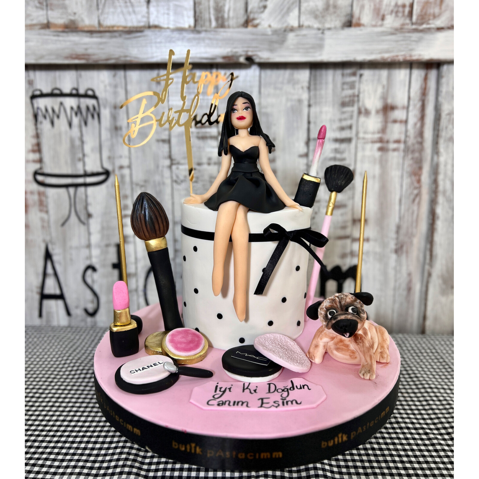 Make Up Konseptli Kişiye Özel Figürlü Pasta