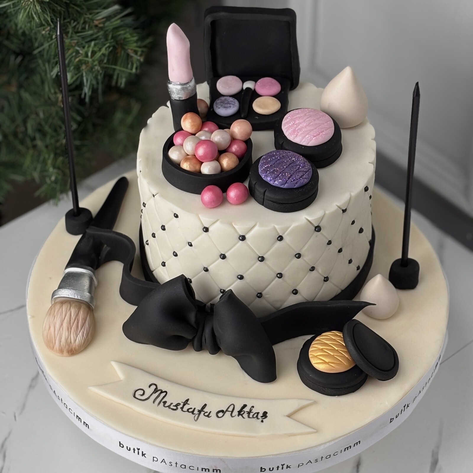 Makyaj Malzemeli Pasta (Make Up Cake)