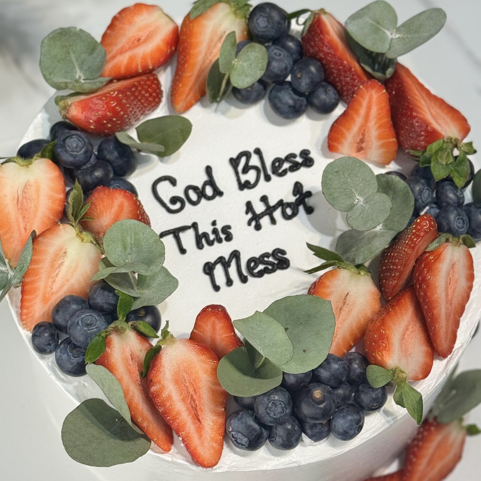 Meyveli Yazılı Pasta