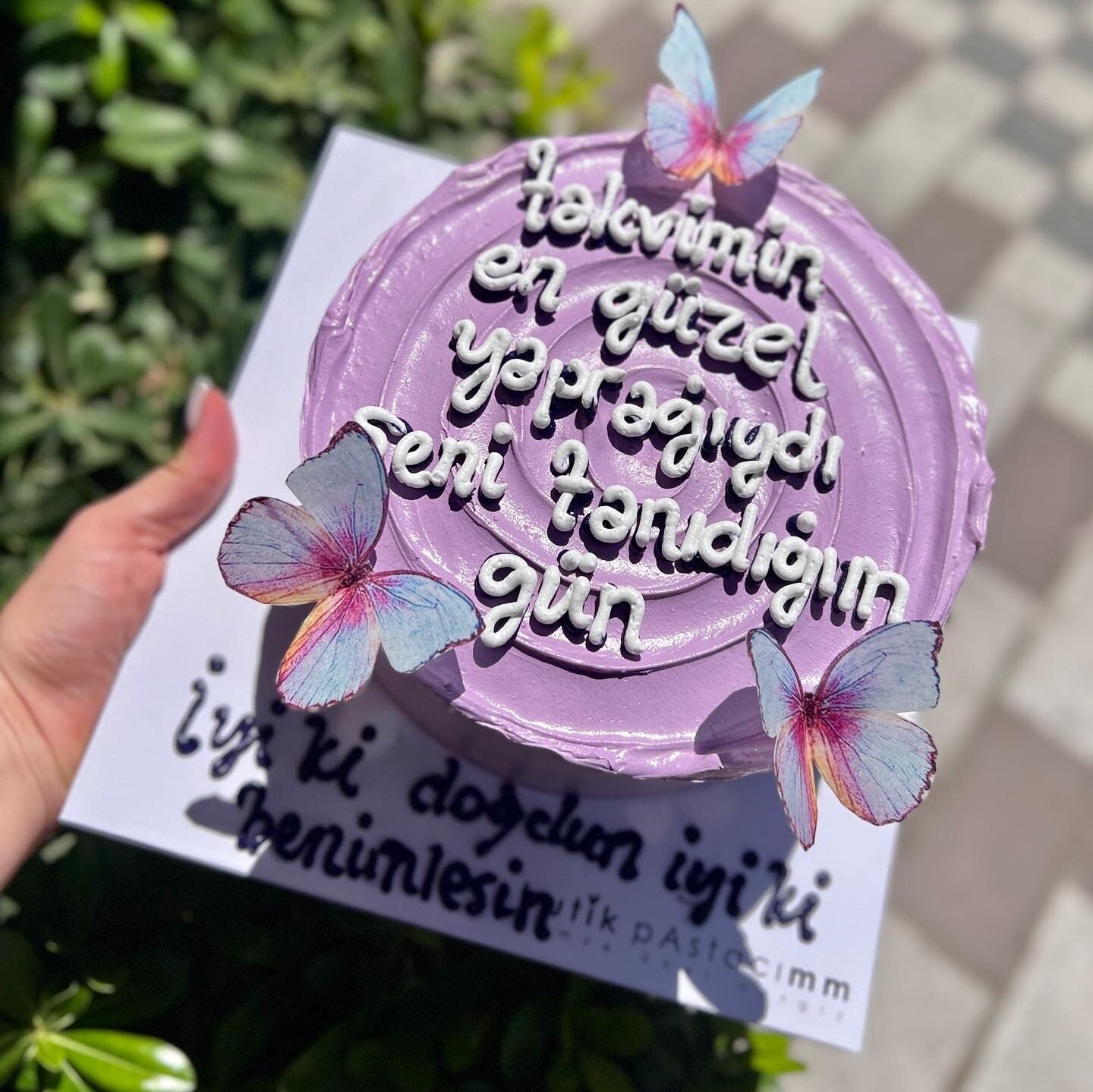 Mor Konseptli Kelebekli Yazılı Pasta