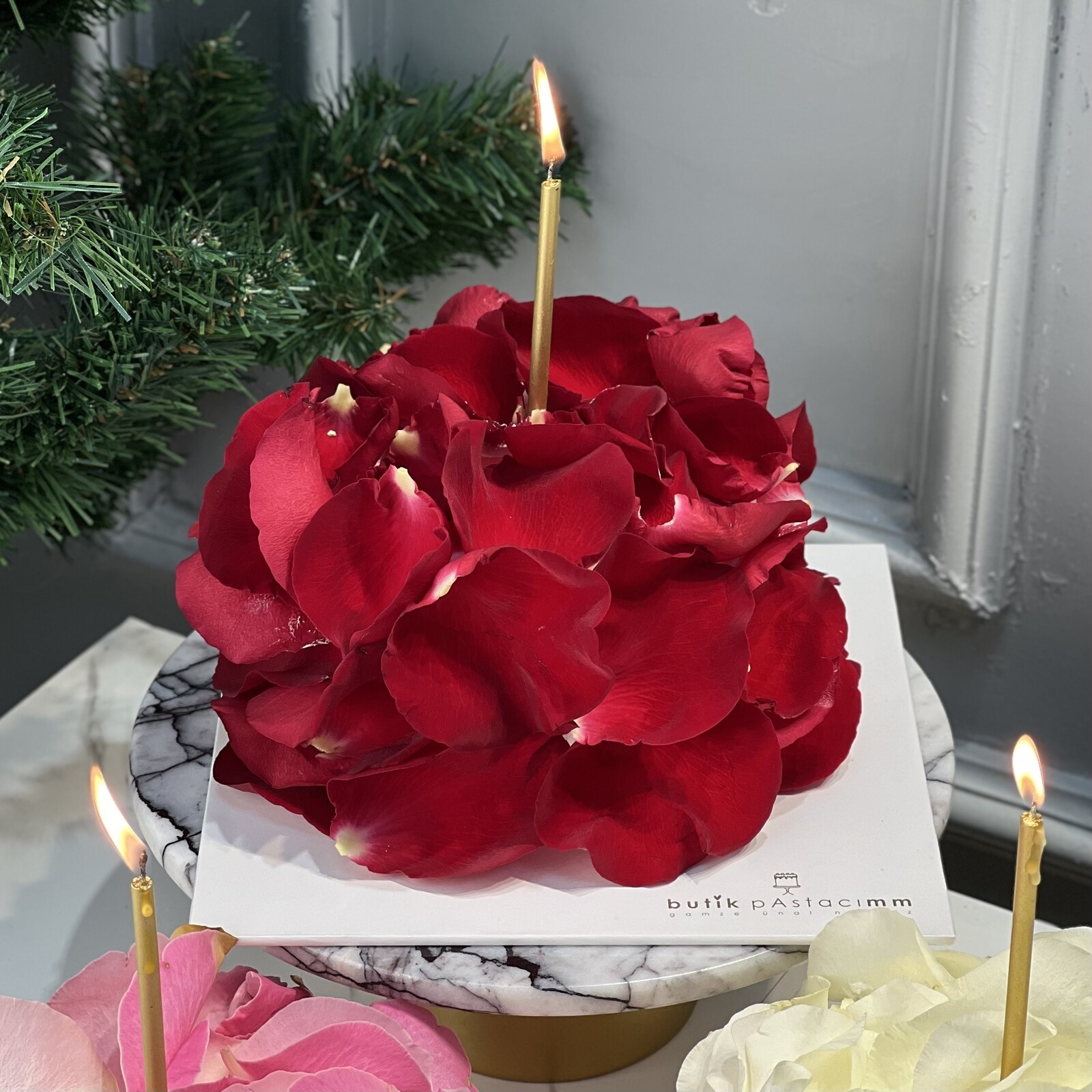 Noble Red Sevgililer Günü Pastası