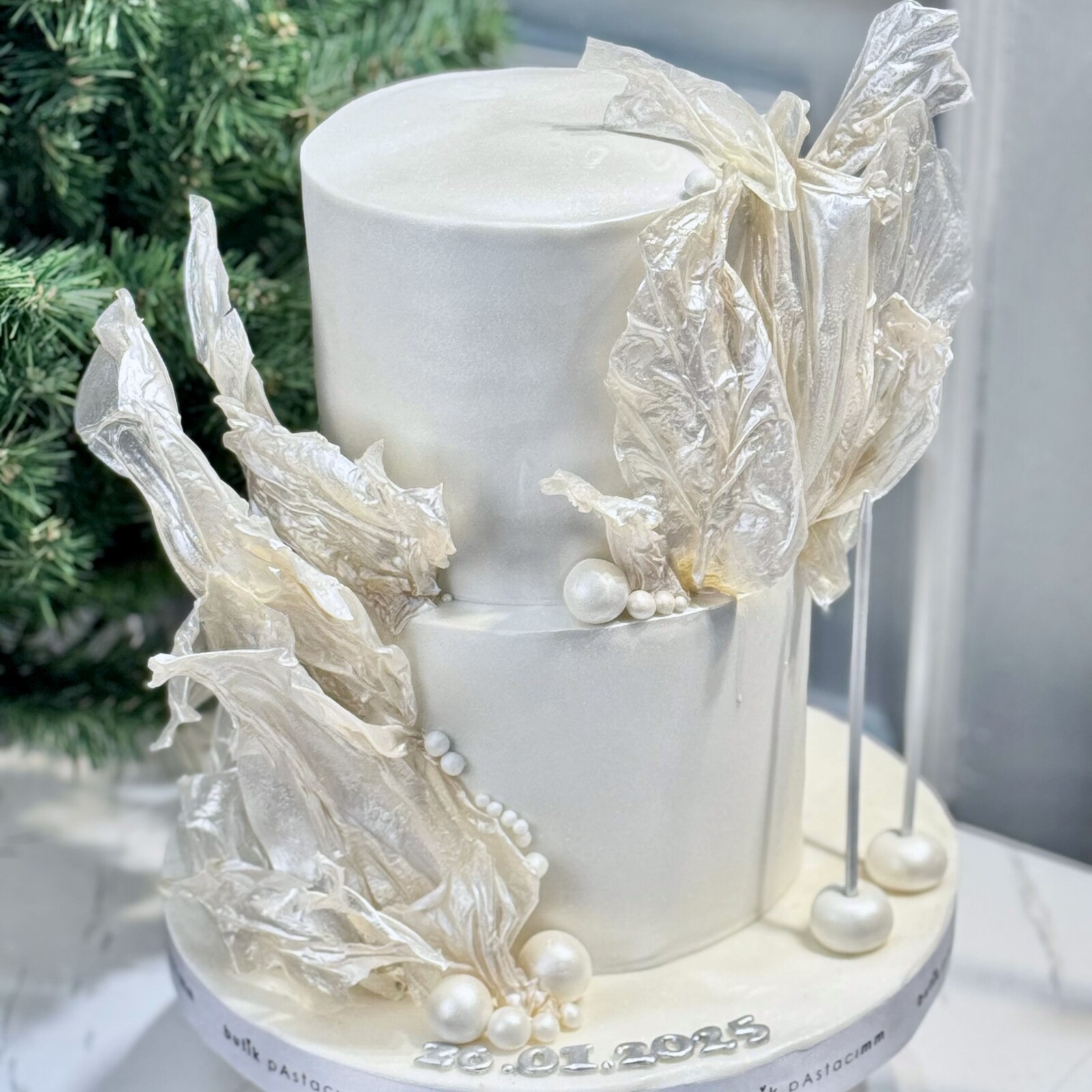 Özel Dekorlu Nişan Pastası