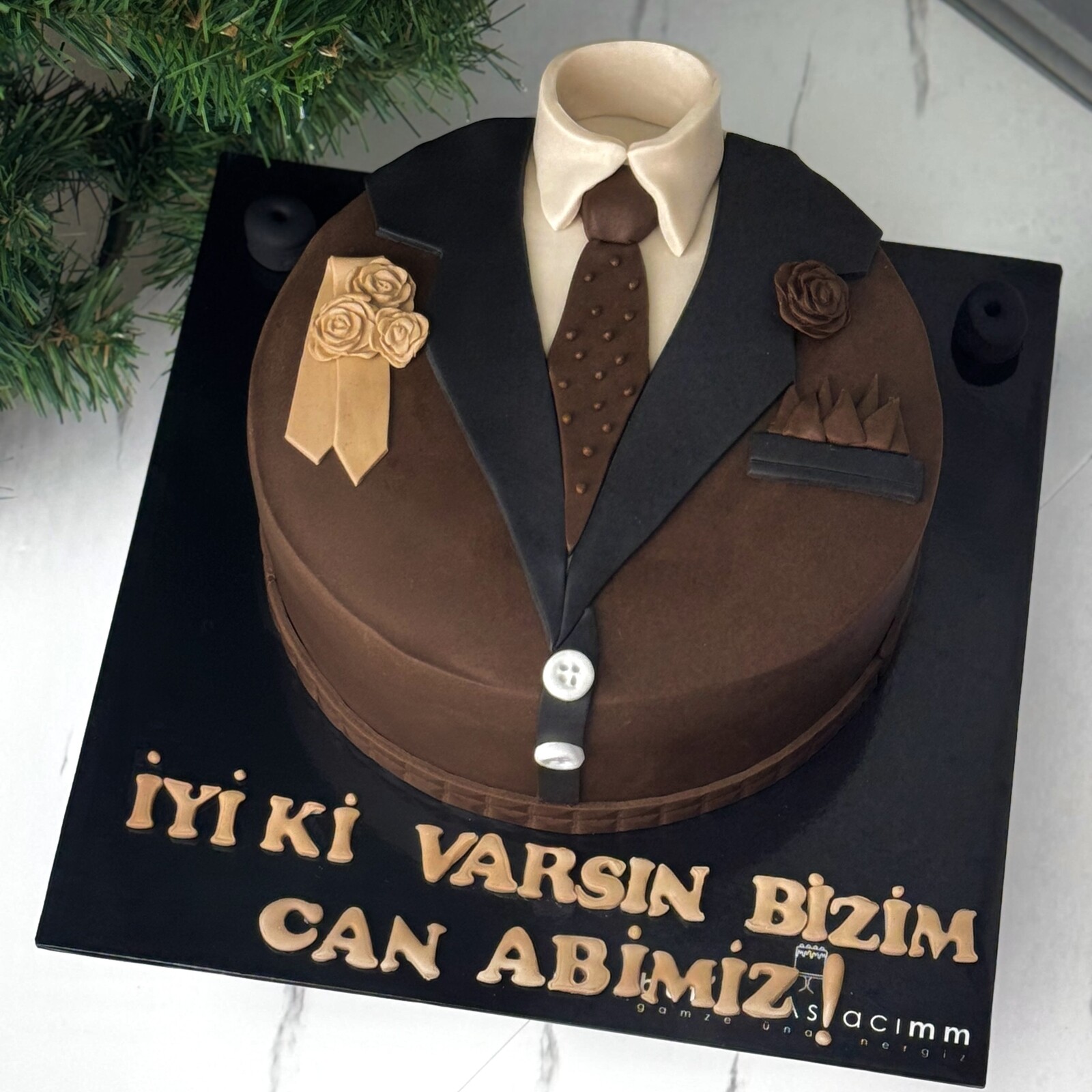 Patrona Özel Takım Elbiseli Pasta