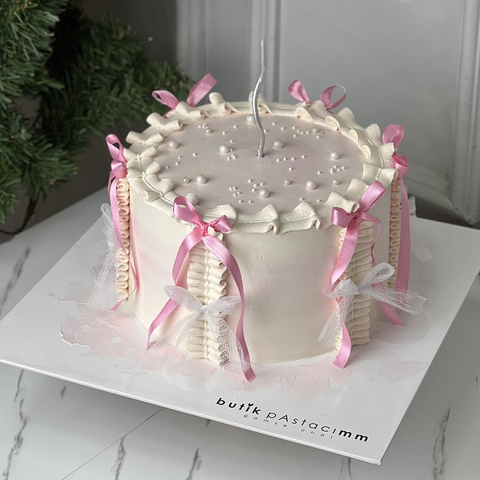 Pembe Beyaz Kurdeleli Pasta