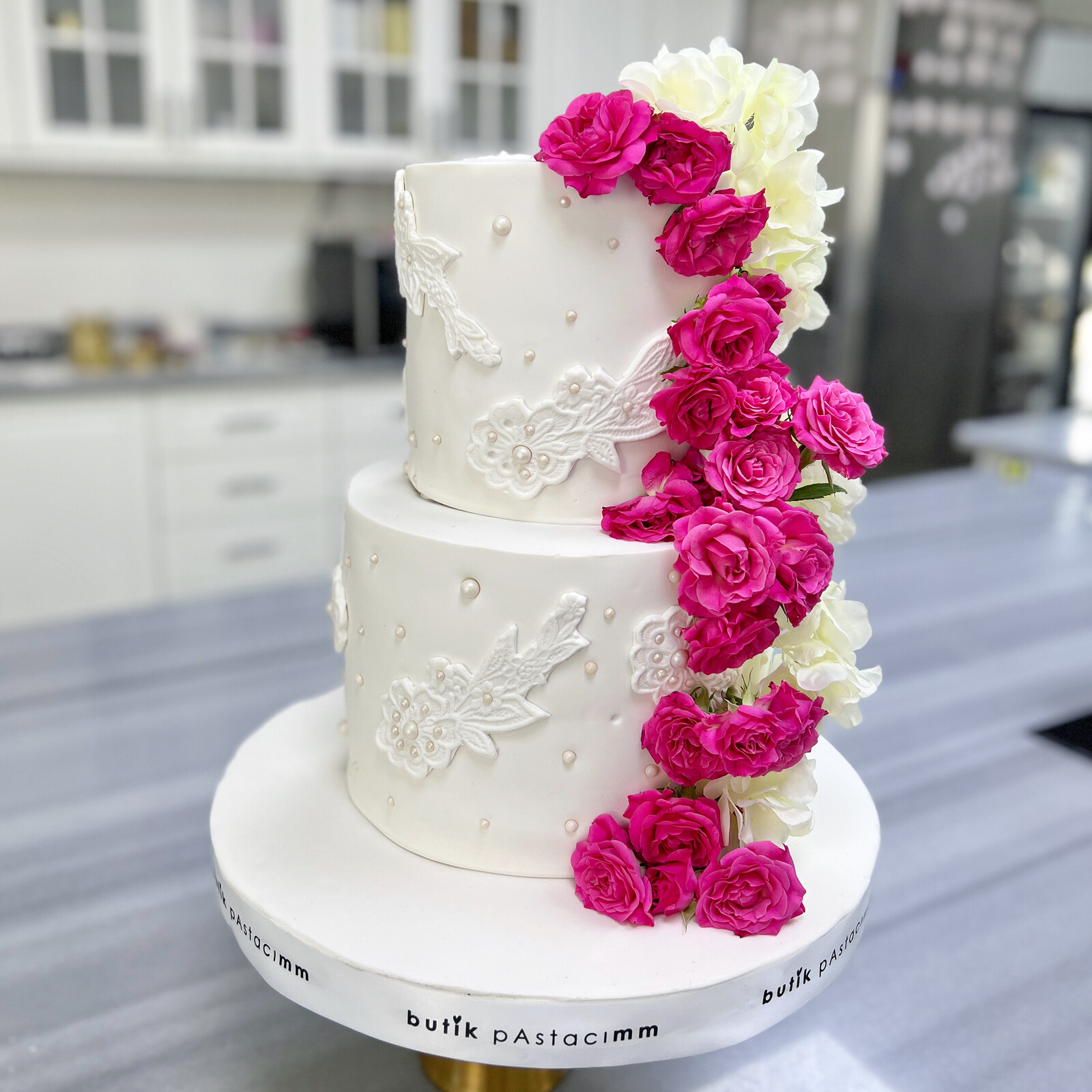 Pembe Çiçekli Tasarım Pasta