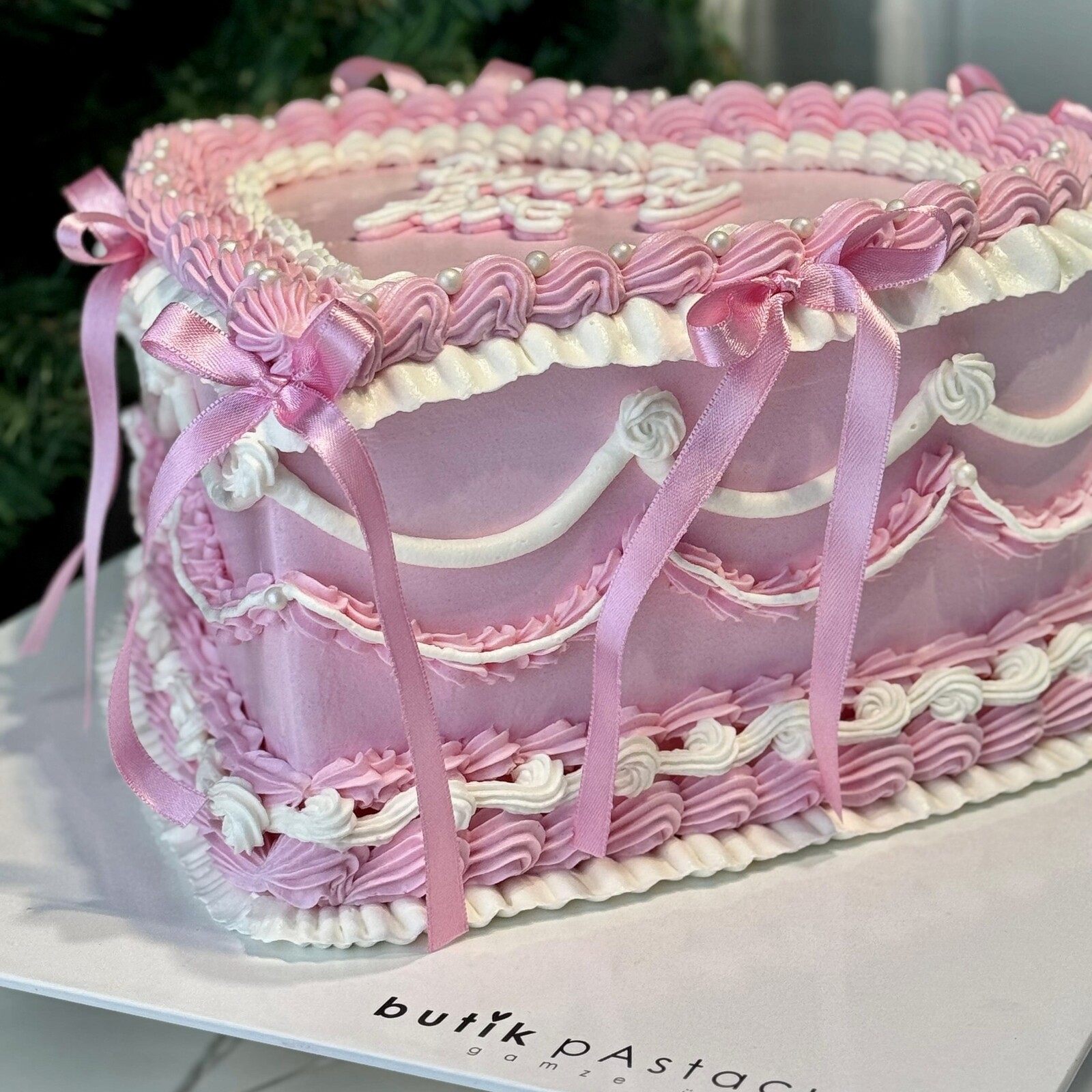 Pembe Kurdeleli Vintage Kalpli Pasta