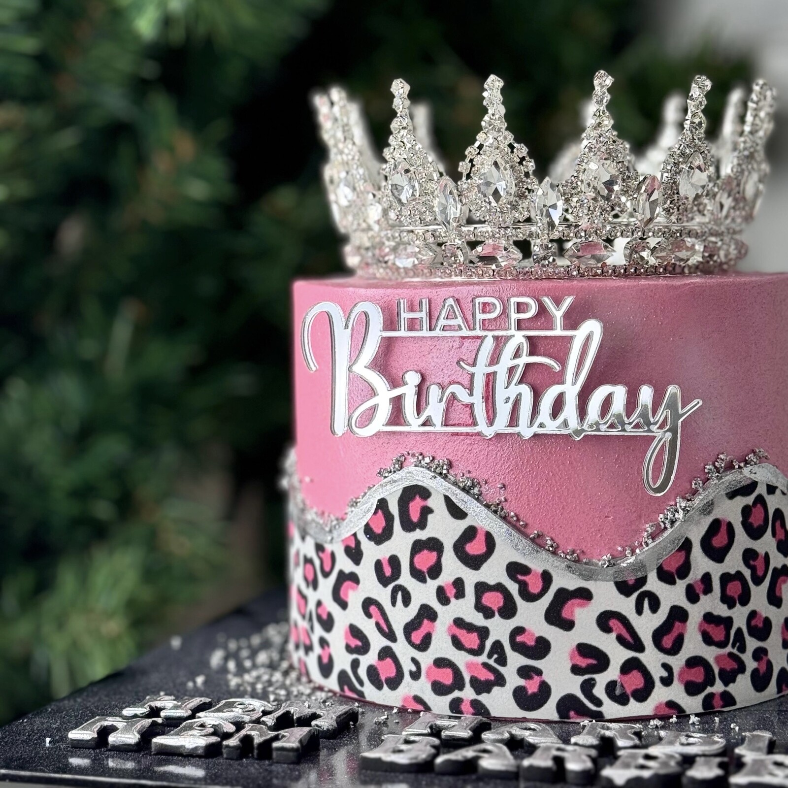 Pembe  Leoparlı Taçlı Pasta (Simli Pasta Üfleme)