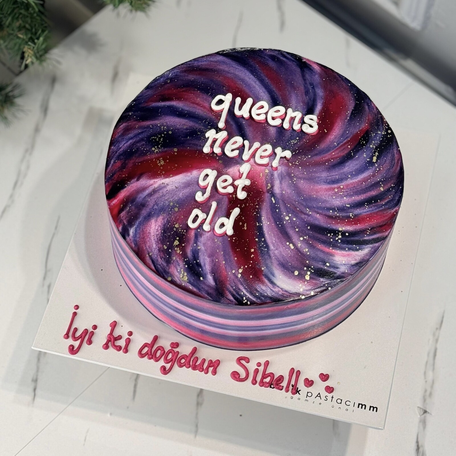 Pembe Mor Renk Geçişli Yazılı Pasta