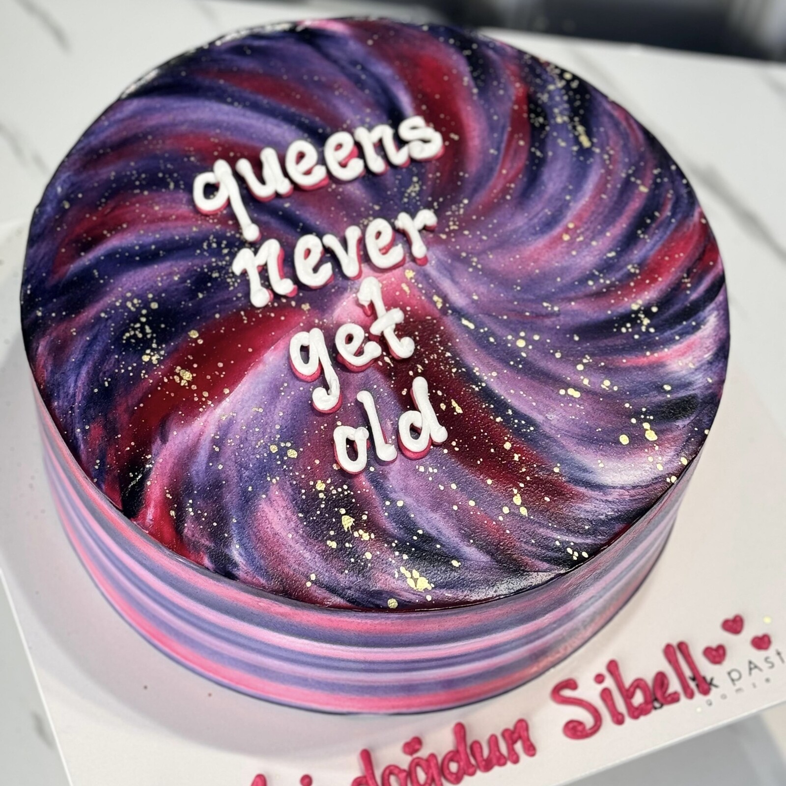 Pembe Mor Renk Geçişli Yazılı Pasta