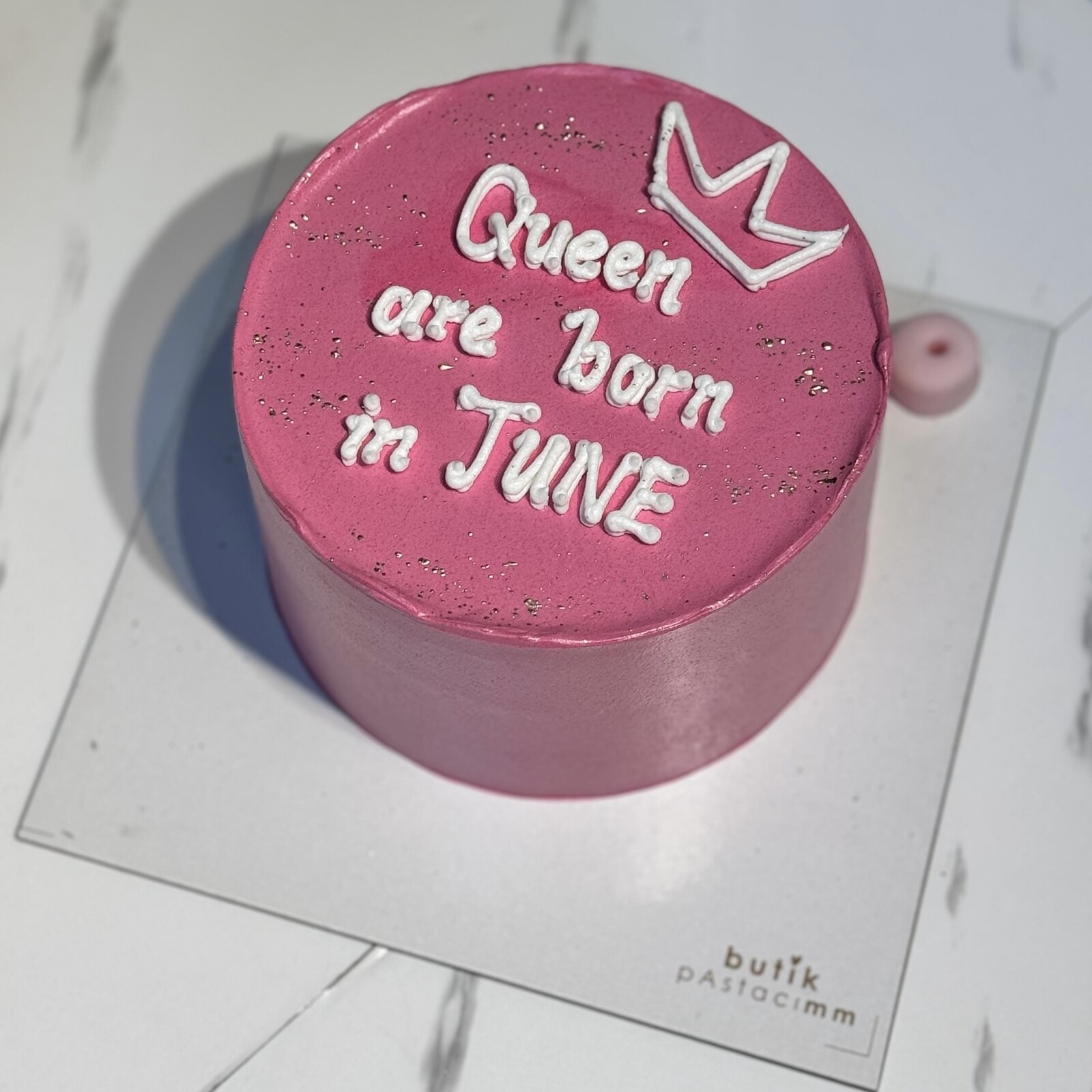 Pembe Queen Yazılı Pasta