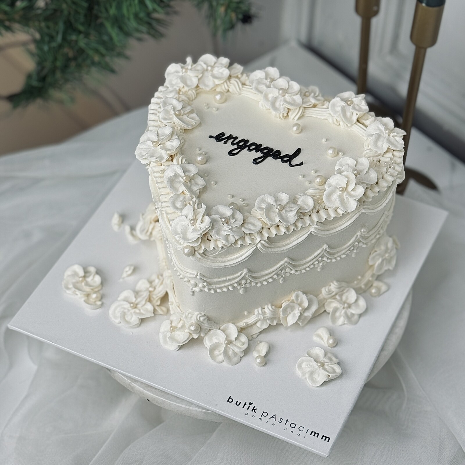 Pinterest Kalpli Nişan Pastası