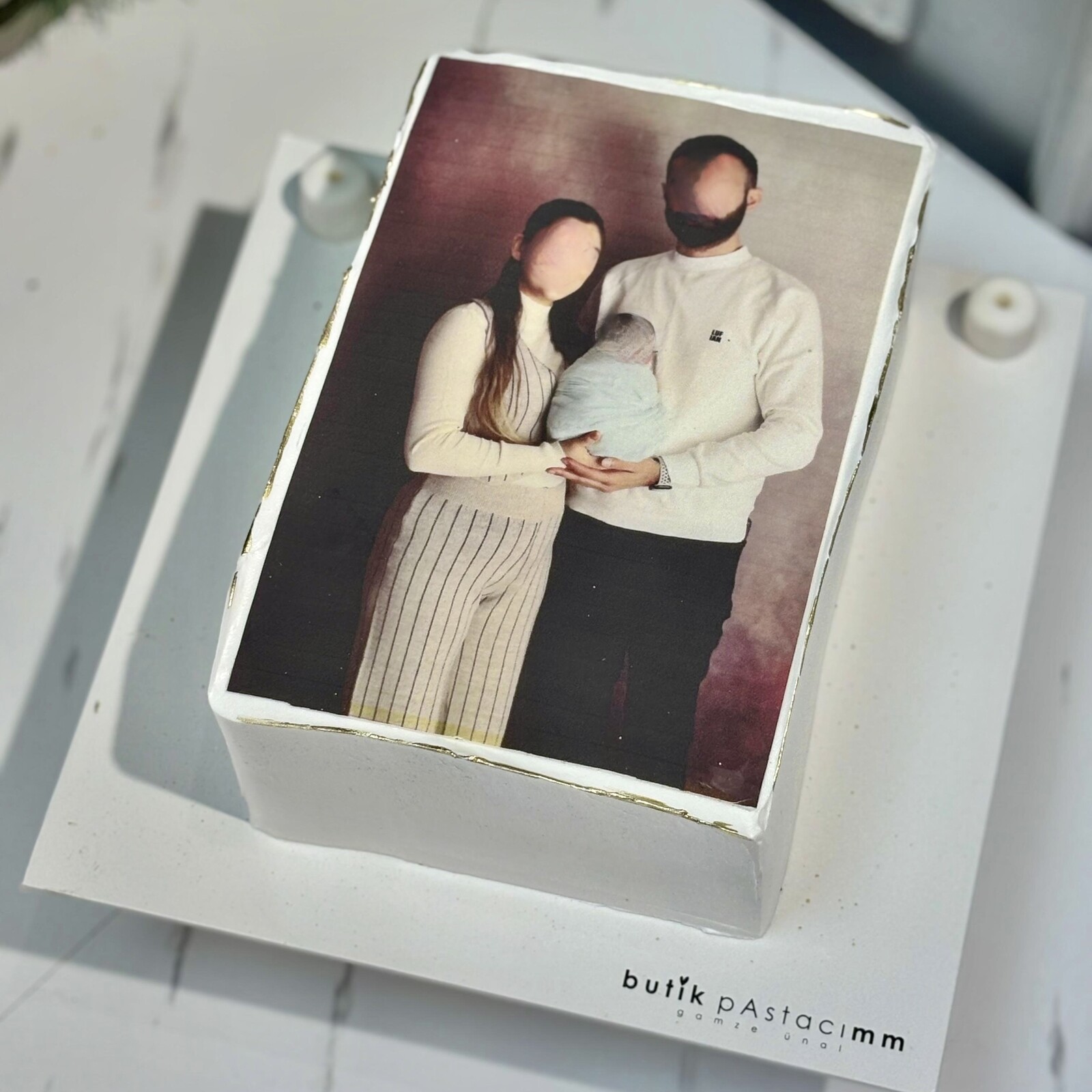 Sade Resim Baskılı Aile Pastası