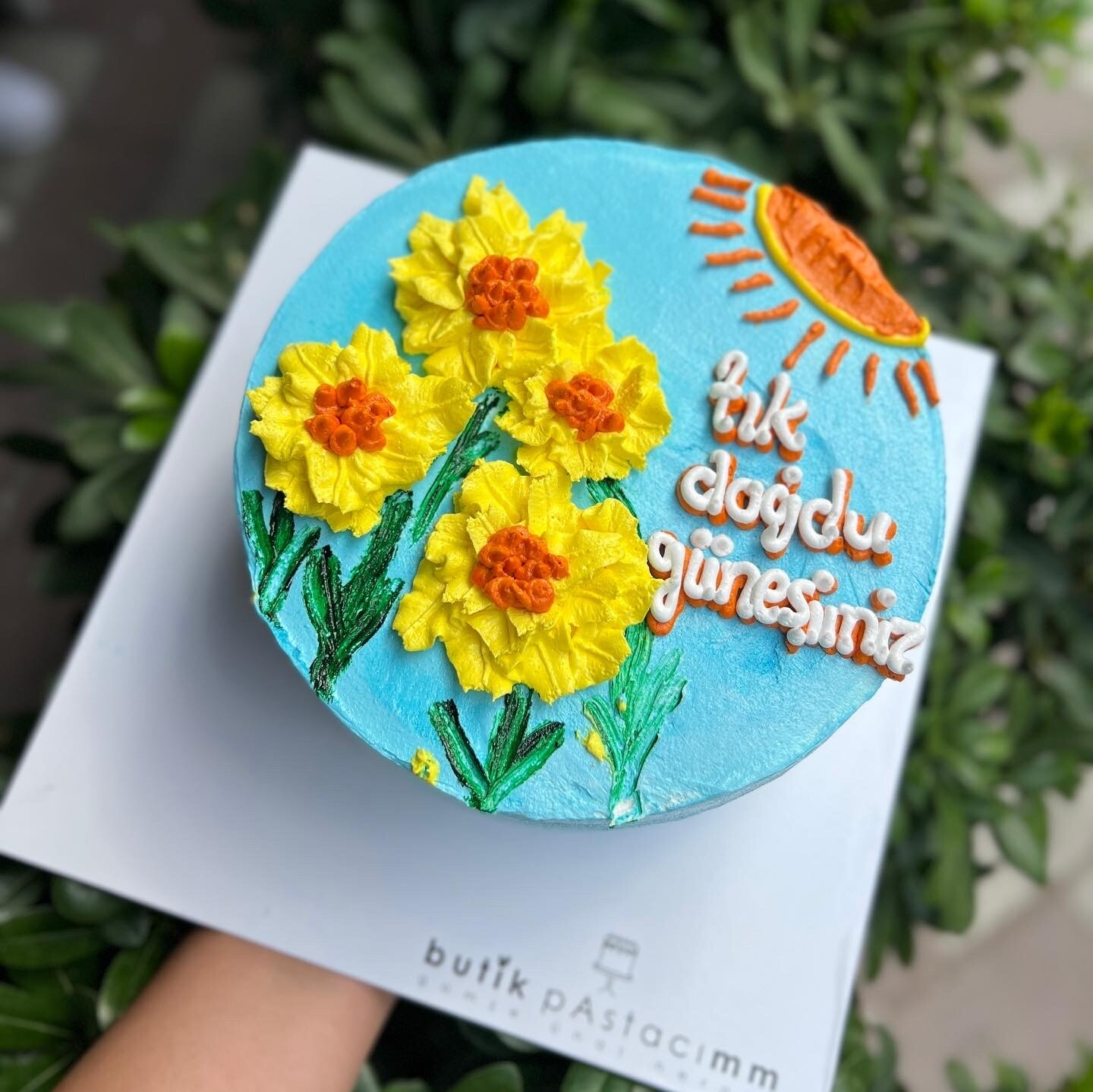 Sarı Çiçek Çizimli Yazılı Pasta