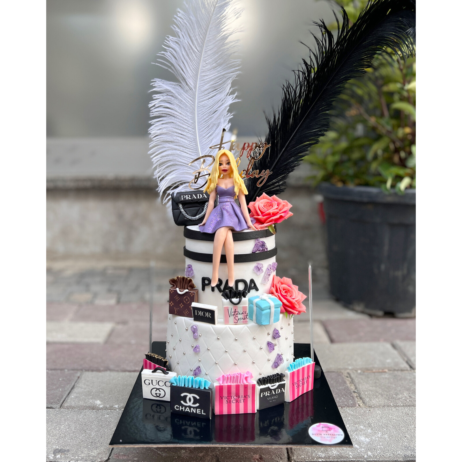 Sarışın Kız Figürlü Tasarım Pasta