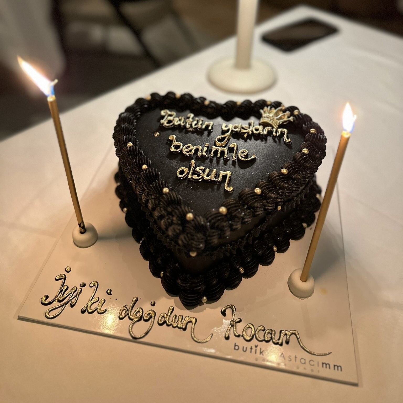 Siyah Kalpli Simli Retro Pasta