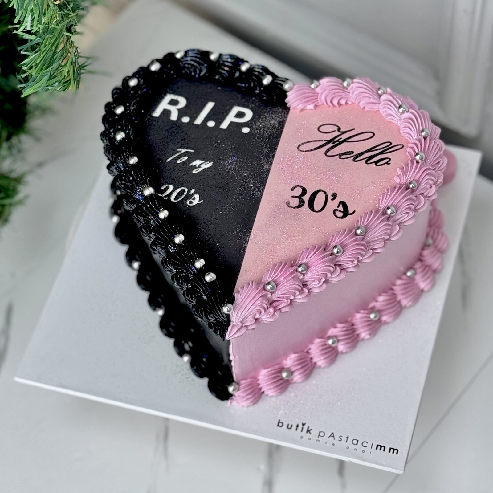 Siyah-Pembe Eğlenceli 30 Yaş Pastası