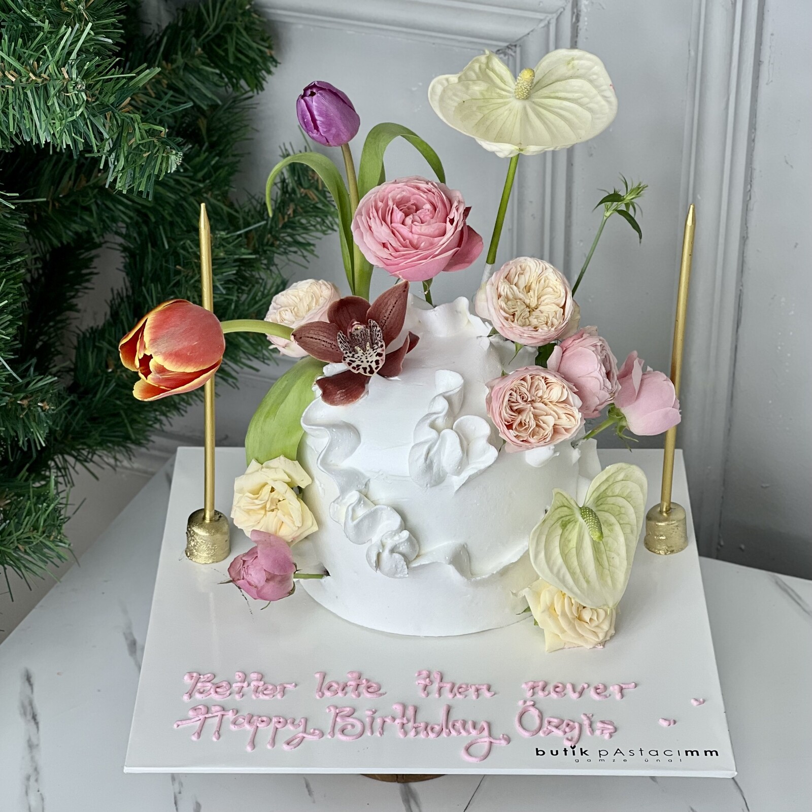 Trend Karışık Çiçekli Tasarım Pasta (Beyaz)